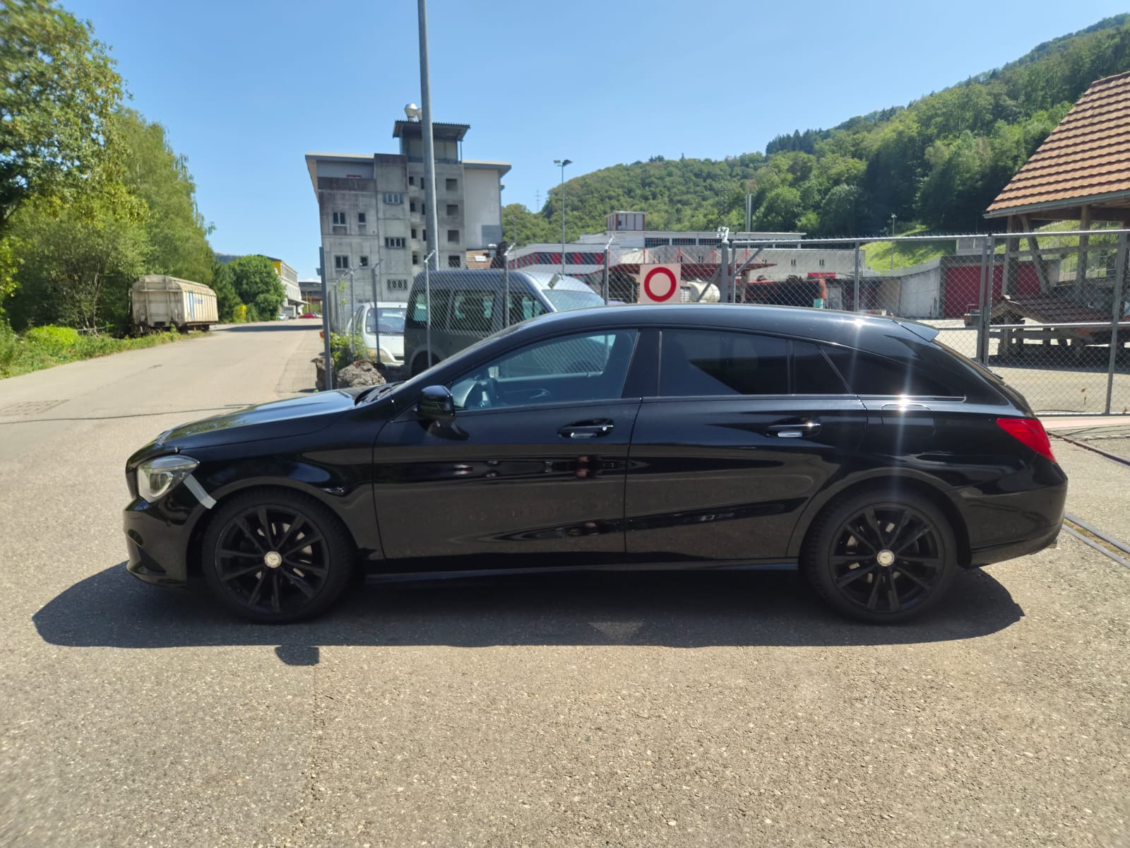 MERCEDES-BENZ CLA Shooting Brake 200 CDI Night Star 7G-DCT-showroom-element-3