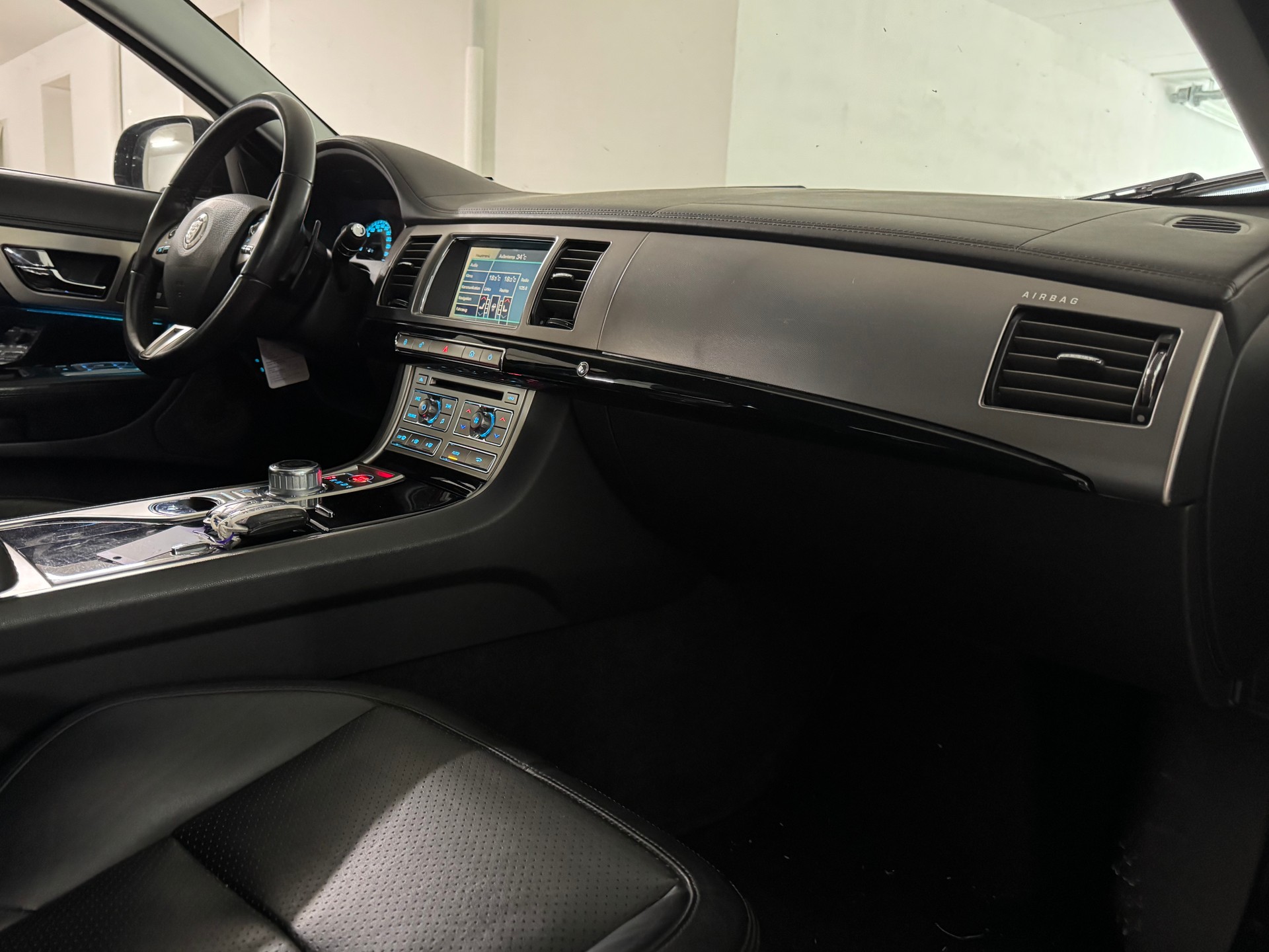 JAGUAR XF 3.0d S V6 Premium Luxury Exclusive-image-9