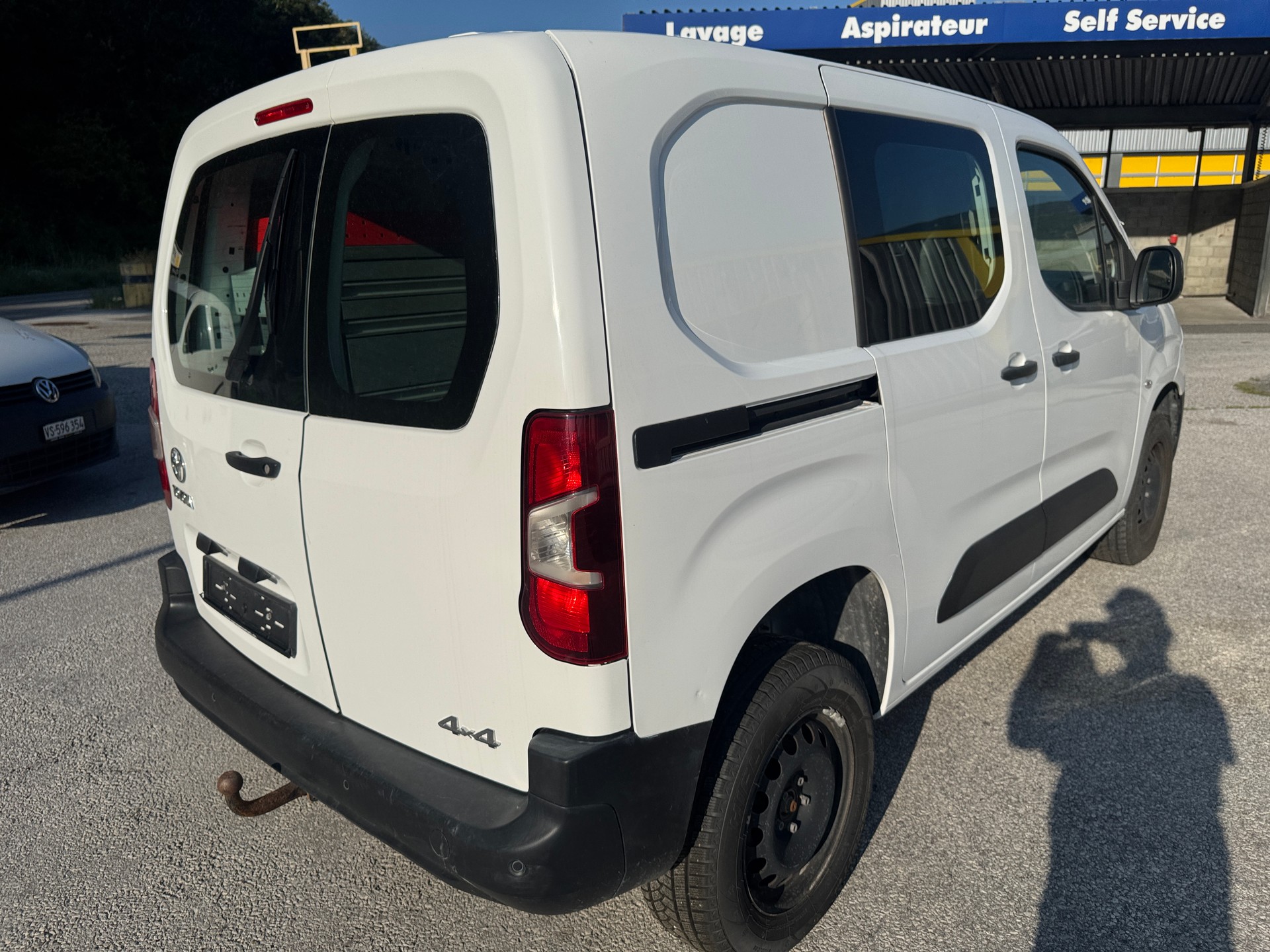 TOYOTA Proace City Van 1.5D Active Medium 4x4-image-3