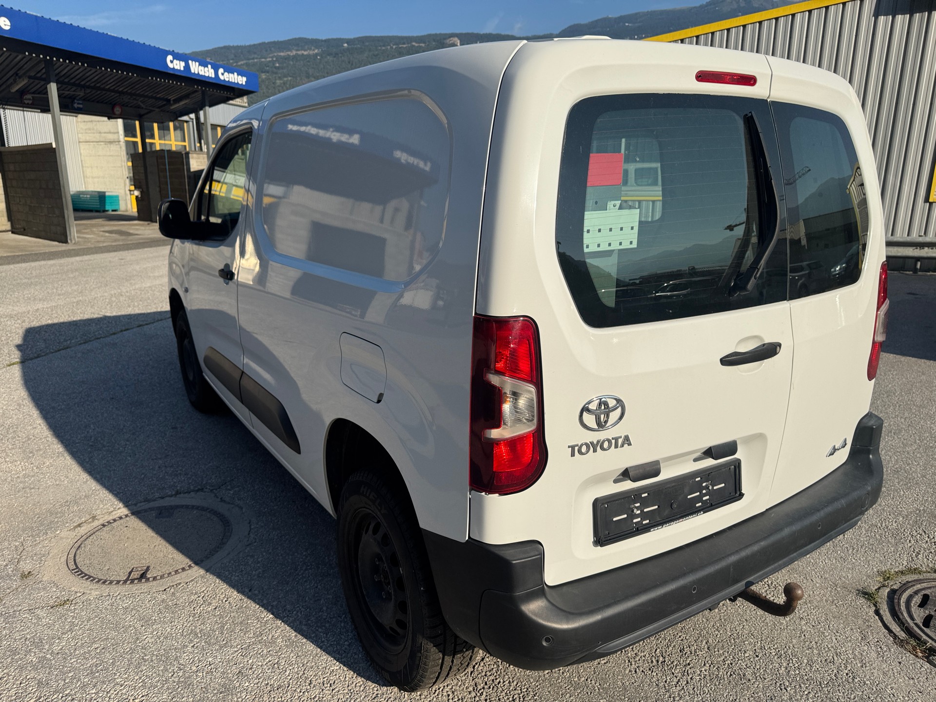 TOYOTA Proace City Van 1.5D Active Medium 4x4-image-2