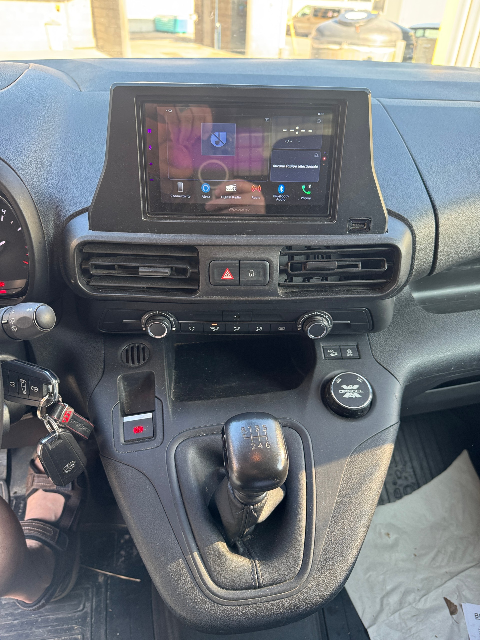TOYOTA Proace City Van 1.5D Active Medium 4x4-image-5