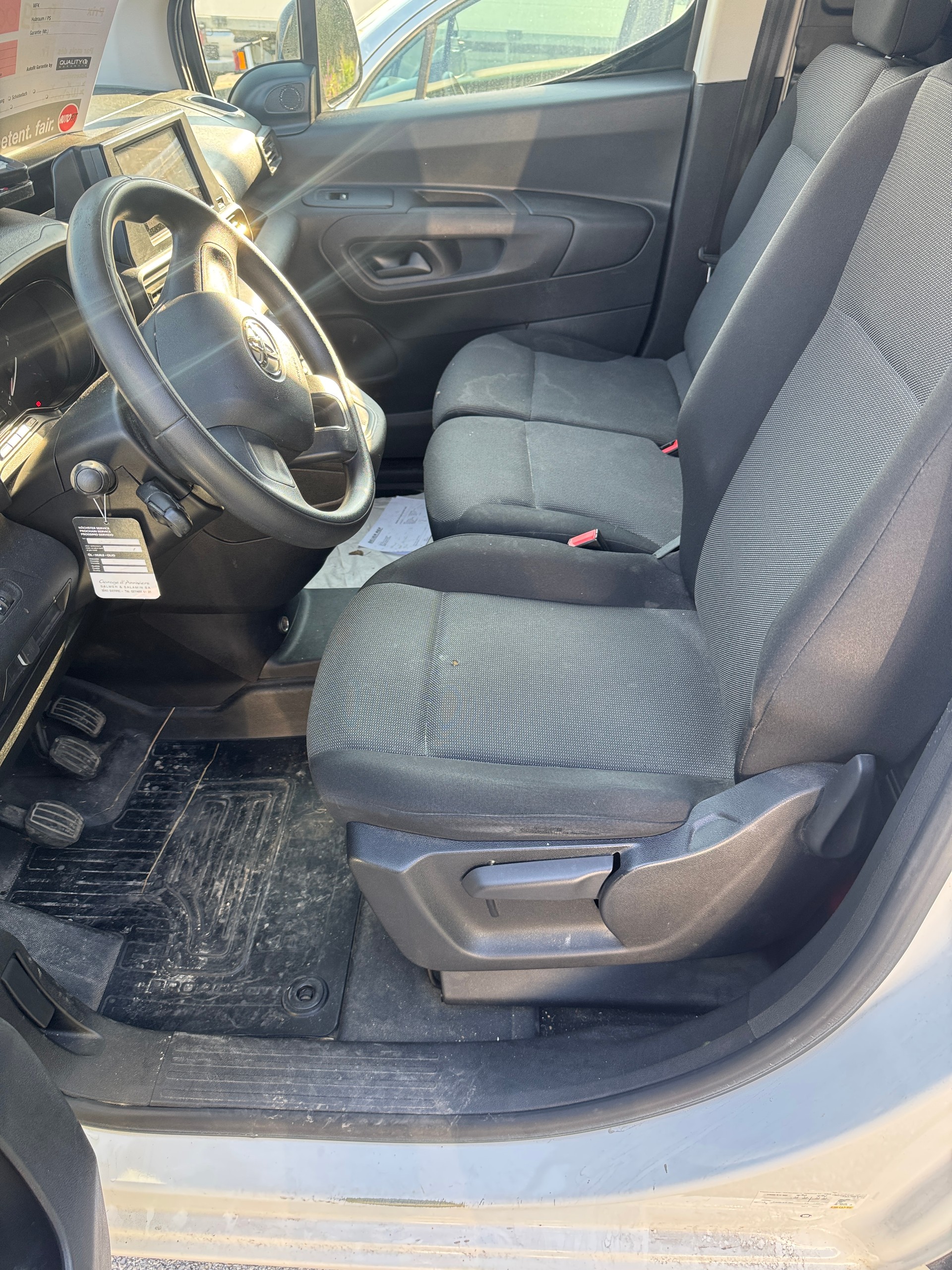 TOYOTA Proace City Van 1.5D Active Medium 4x4-image-6