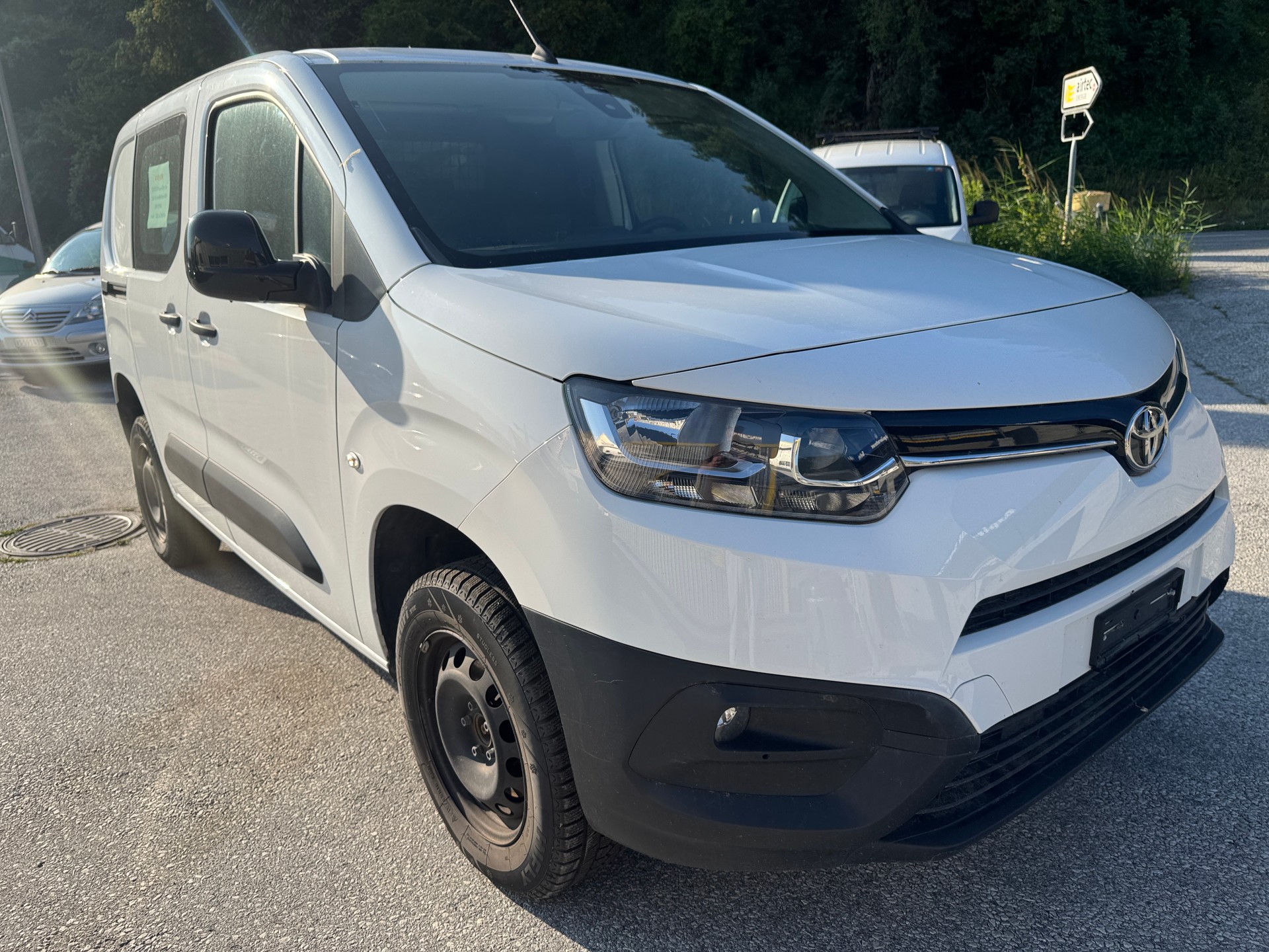 TOYOTA Proace City Van 1.5D Active Medium 4x4-image-1