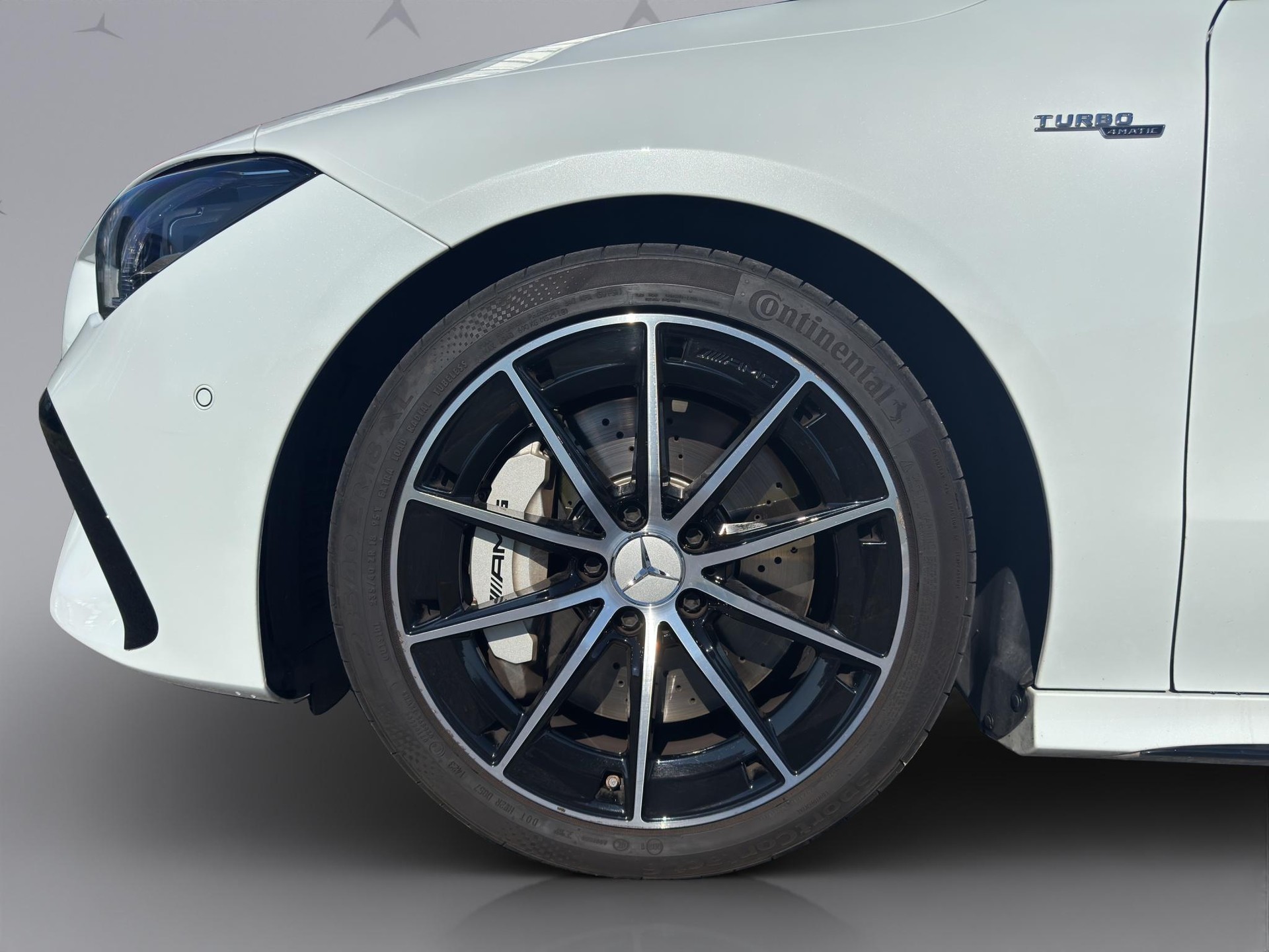 MERCEDES-BENZ CLA 35 AMG 4matic Shooting Brake-image-2