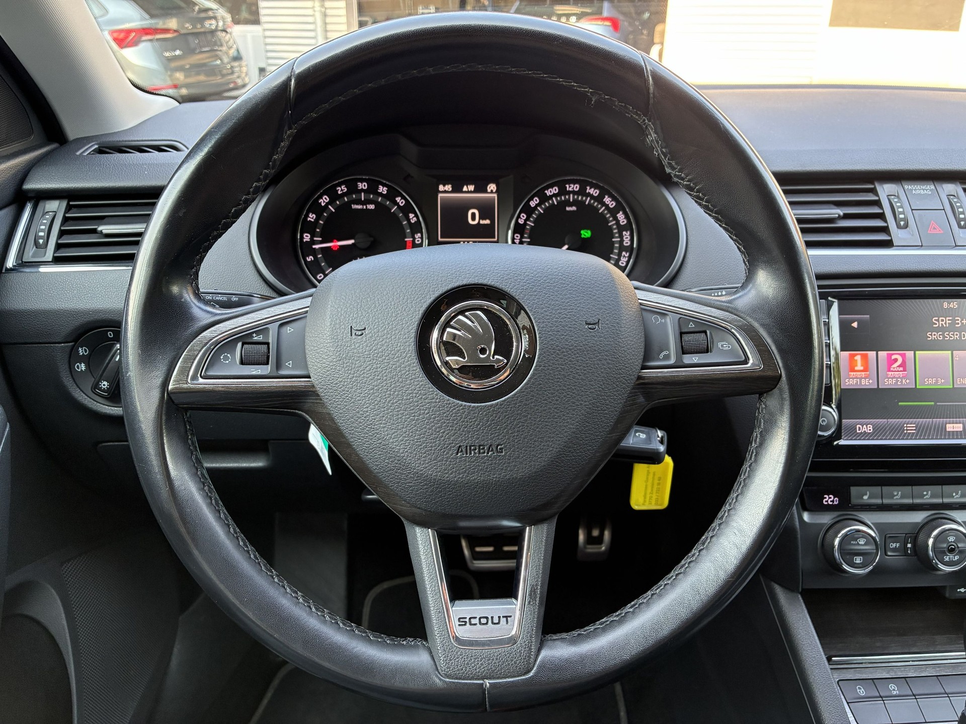 SKODA Octavia Combi 2.0 TDI Scout 4x4 DSG-image-13