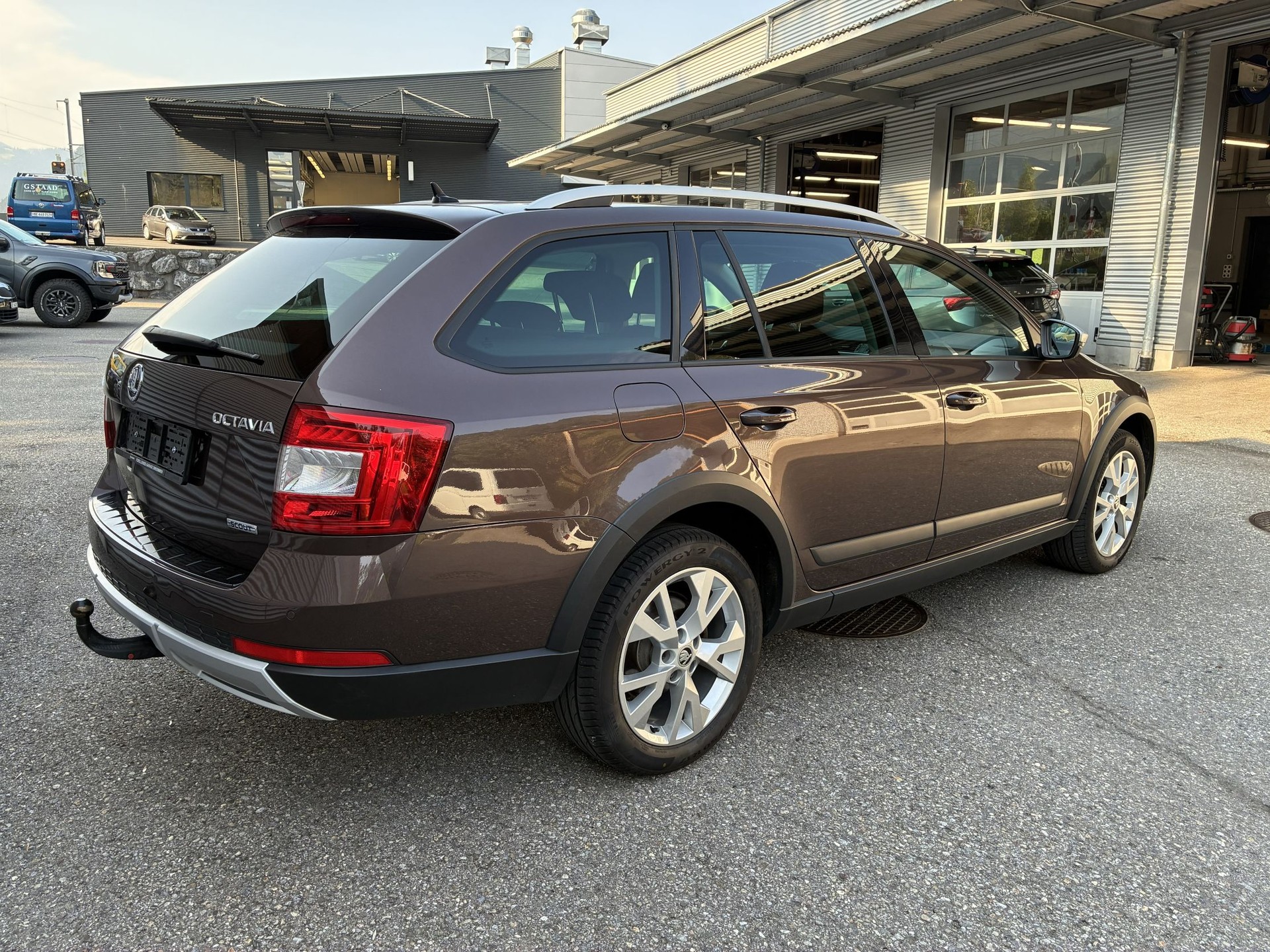 SKODA Octavia Combi 2.0 TDI Scout 4x4 DSG-image-6