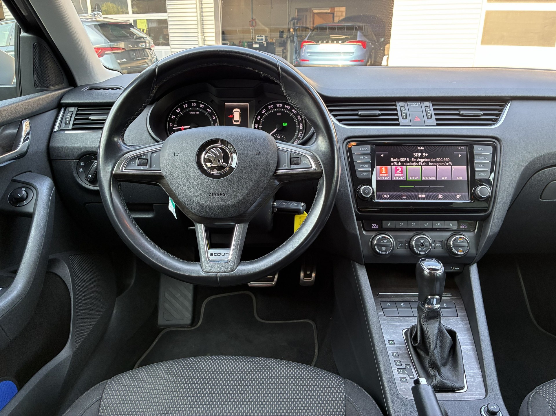 SKODA Octavia Combi 2.0 TDI Scout 4x4 DSG-image-10