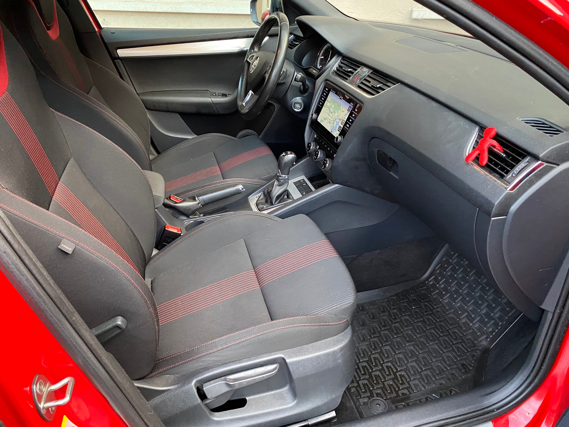 SKODA Octavia Combi 2.0 TSI Ambition 4x4 DSG-image-6