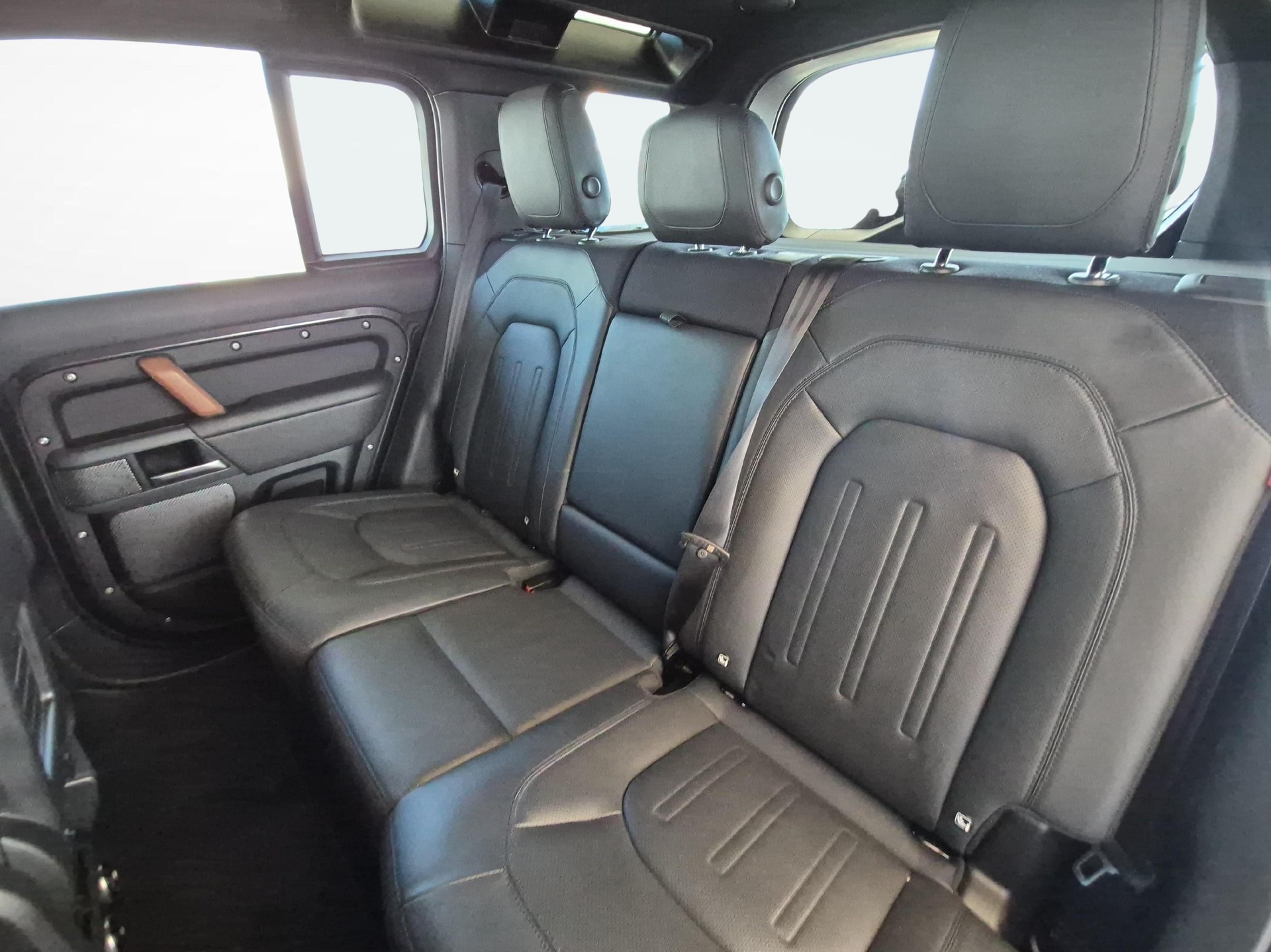 LAND ROVER Defender 110 2.0 P400e X-image-10