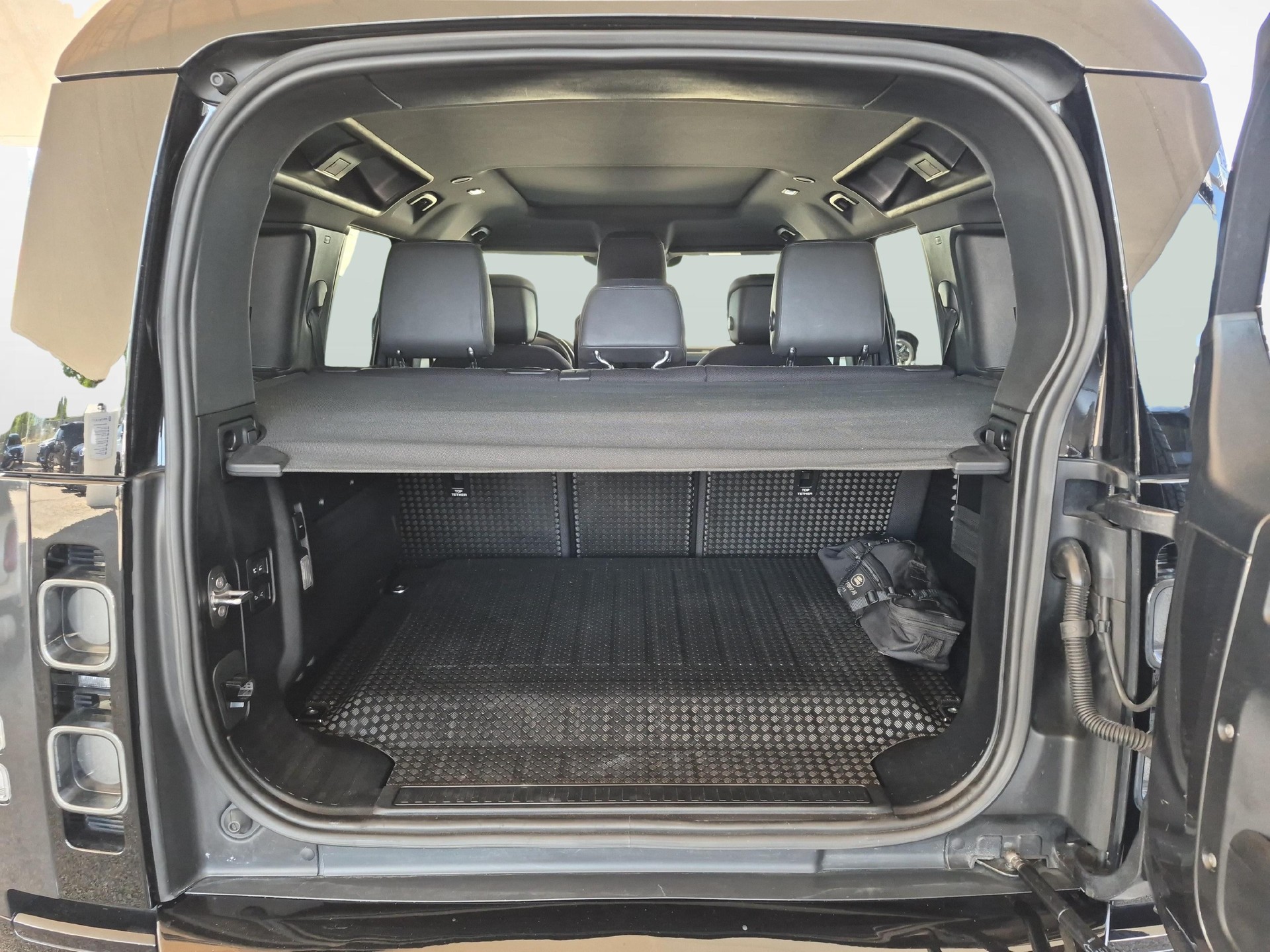 LAND ROVER Defender 110 2.0 P400e X-image-11