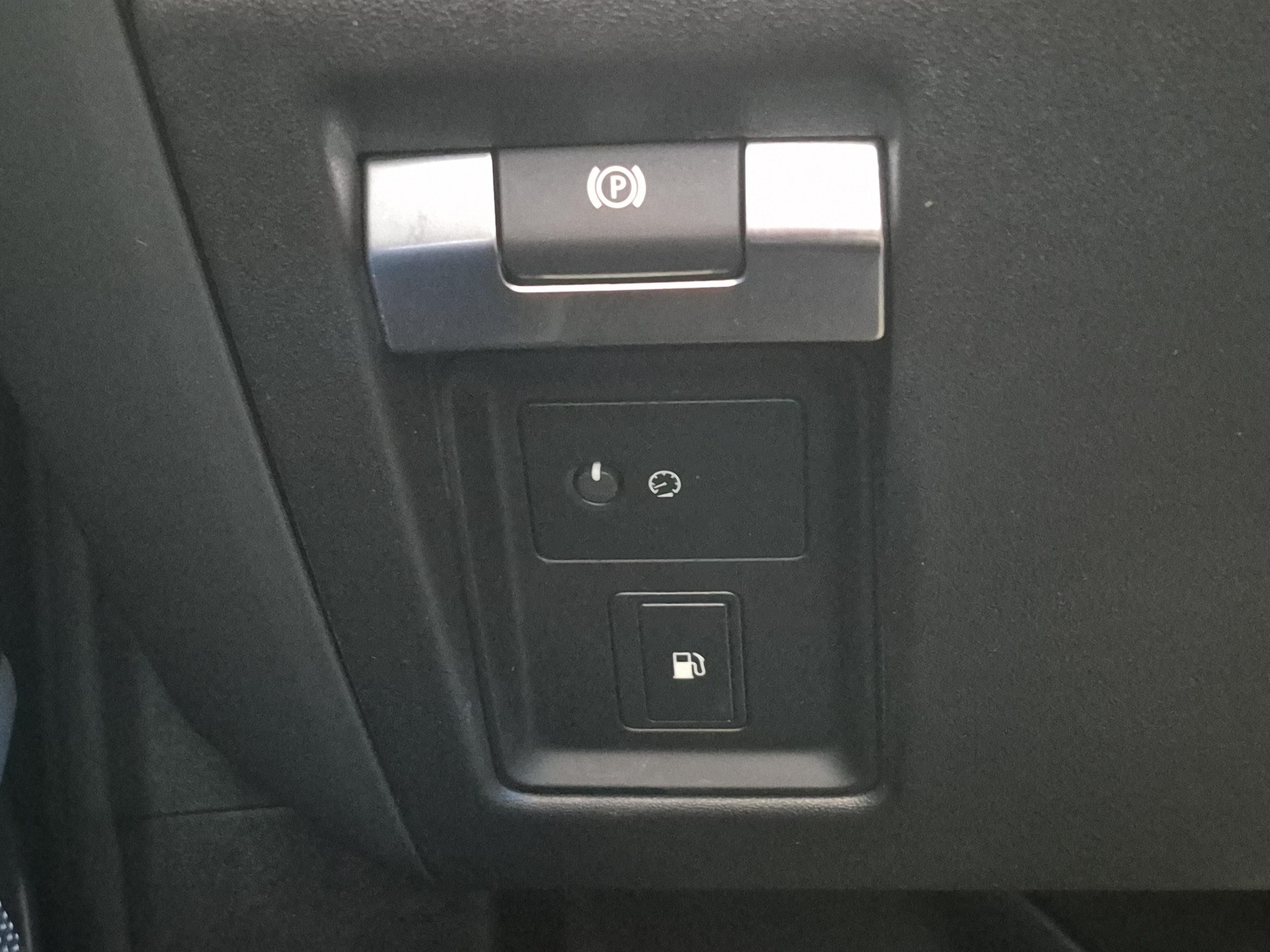 LAND ROVER Defender 110 2.0 P400e X-image-16