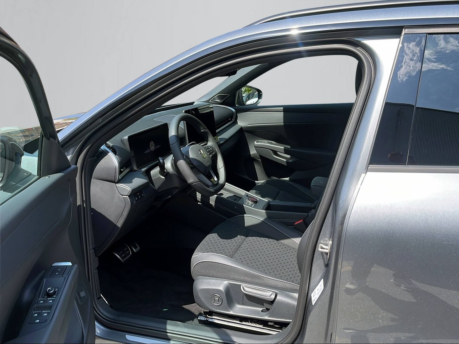 VW T-Roc 1.5 eTSI mHEV R-Line DSG-image-6