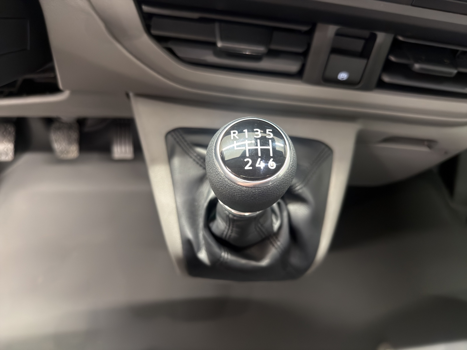 VW Transporter DKab.-Ch. 3500 2.0 TDI 150-image-12