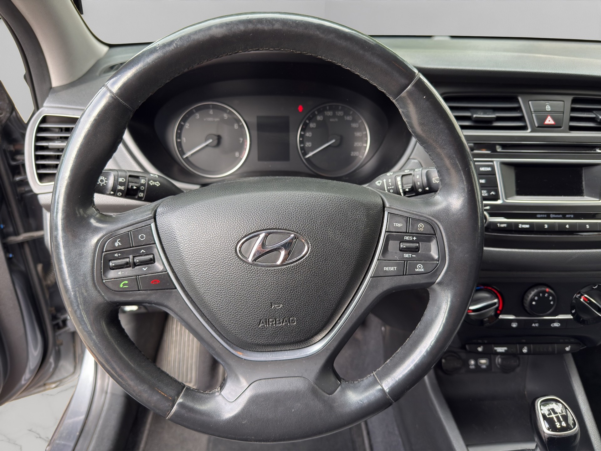 HYUNDAI i20 1.0 T-GDi Amplia * 8 fach * Spurassistent * Lenkradheizung *-image-11