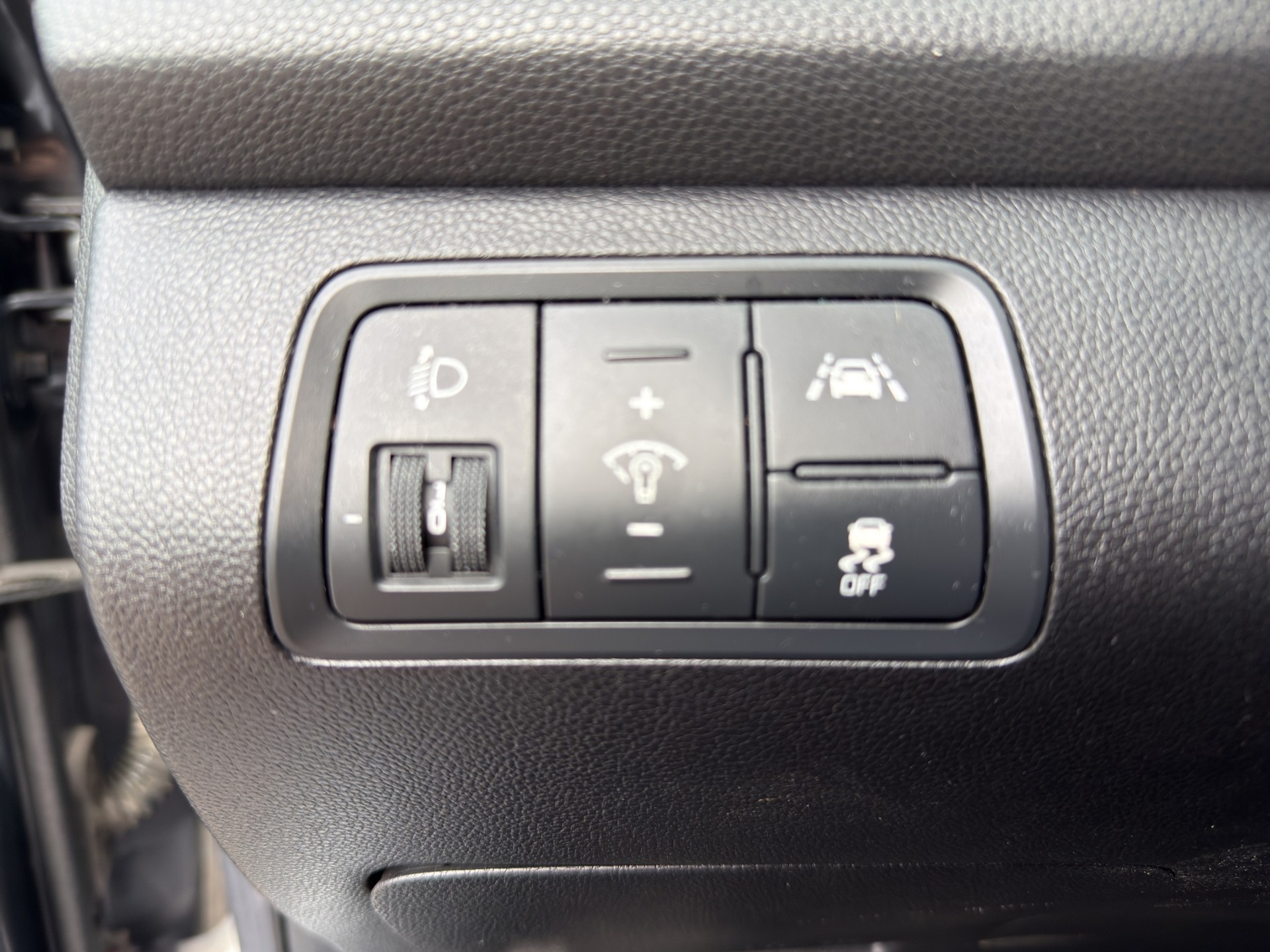 HYUNDAI i20 1.0 T-GDi Amplia * 8 fach * Spurassistent * Lenkradheizung *-image-14