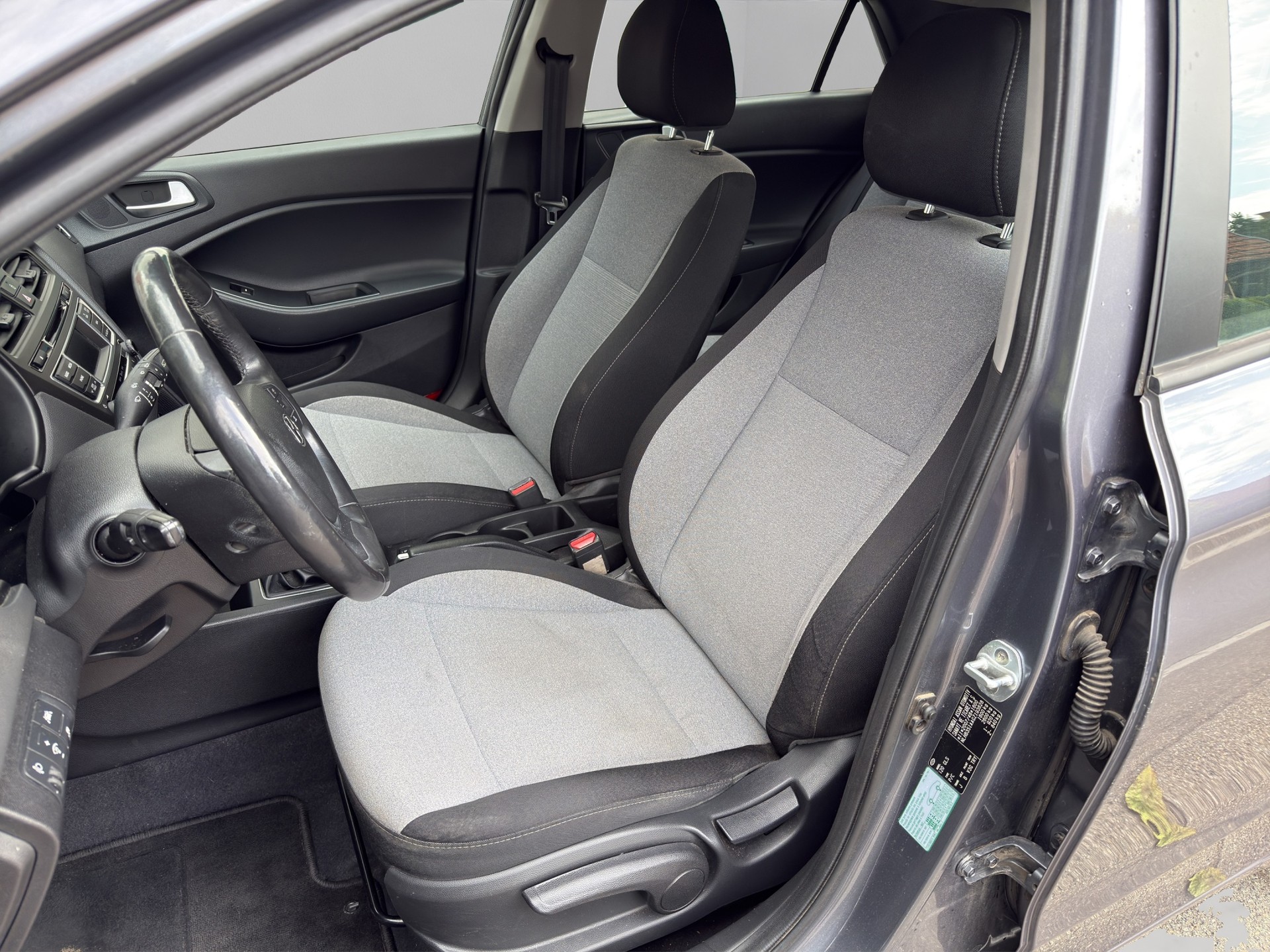 HYUNDAI i20 1.0 T-GDi Amplia * 8 fach * Spurassistent * Lenkradheizung *-image-7