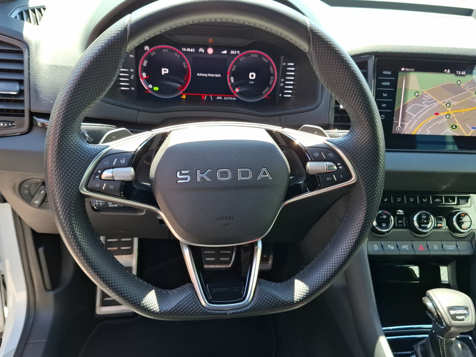 SKODA Karoq 2.0 TSI SportLine 4x4 DSG-image-9