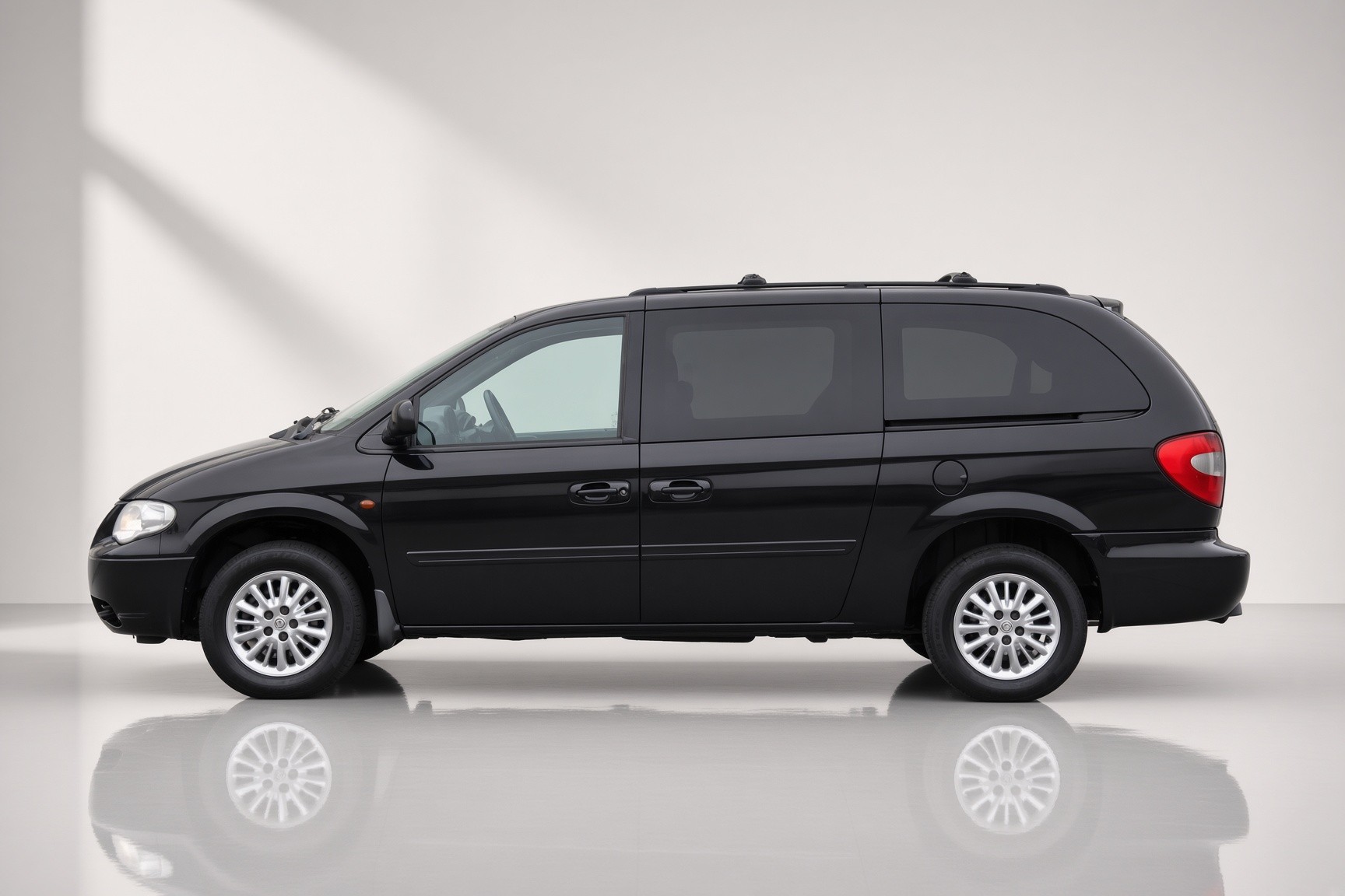CHRYSLER Grand Voy. 2.8 CRD LX Automatic-image-1