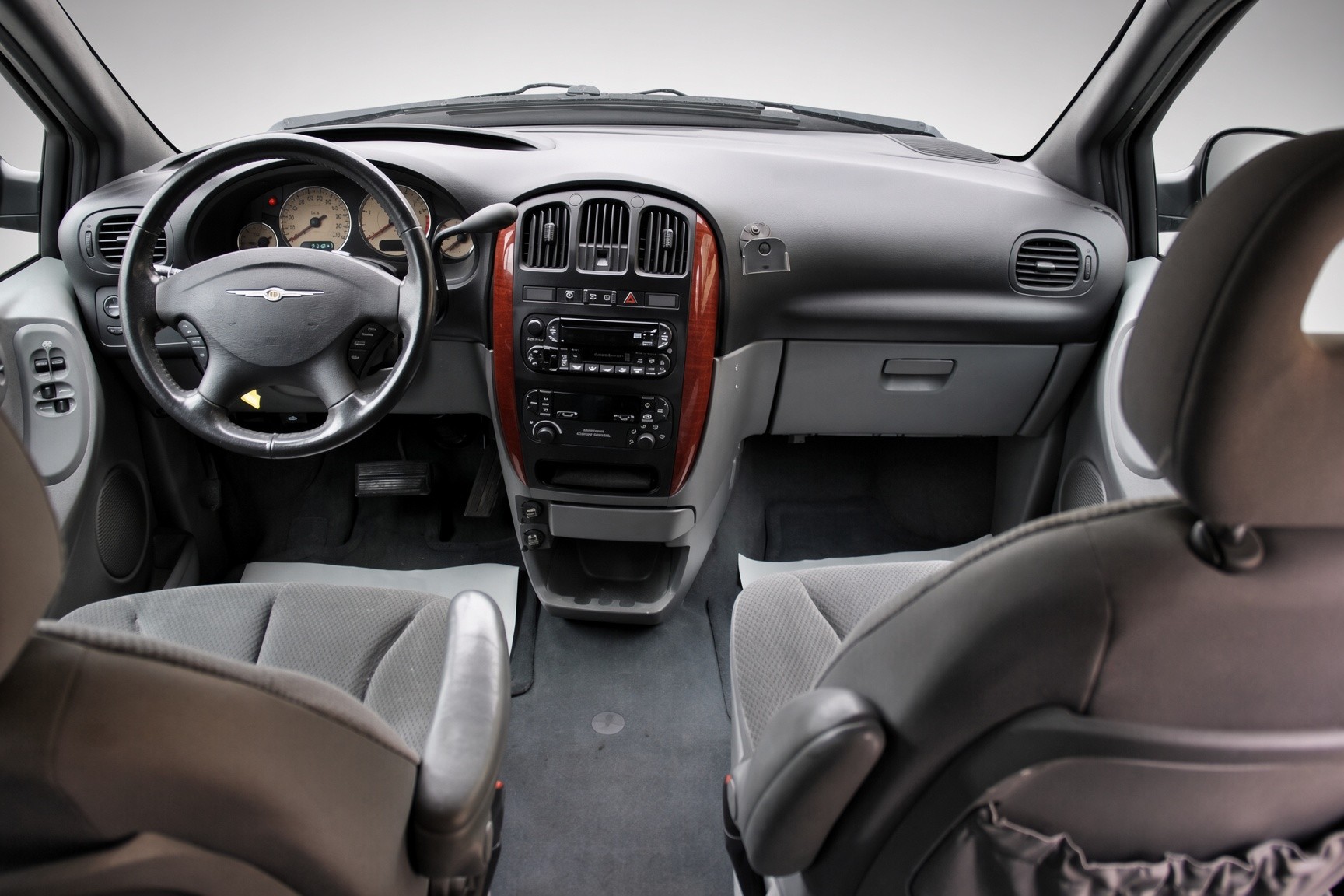 CHRYSLER Grand Voy. 2.8 CRD LX Automatic-image-9