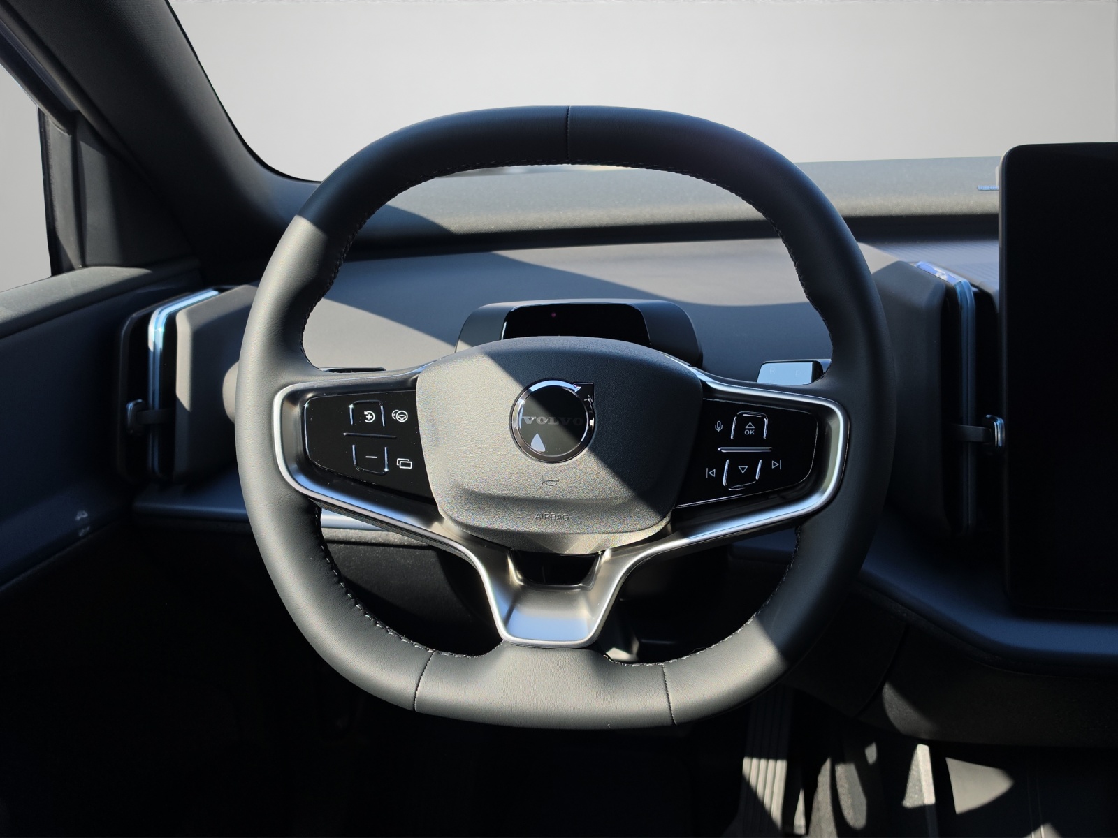 VOLVO EX30 Cross Country P8 69 kWh AWD Plus-image-10