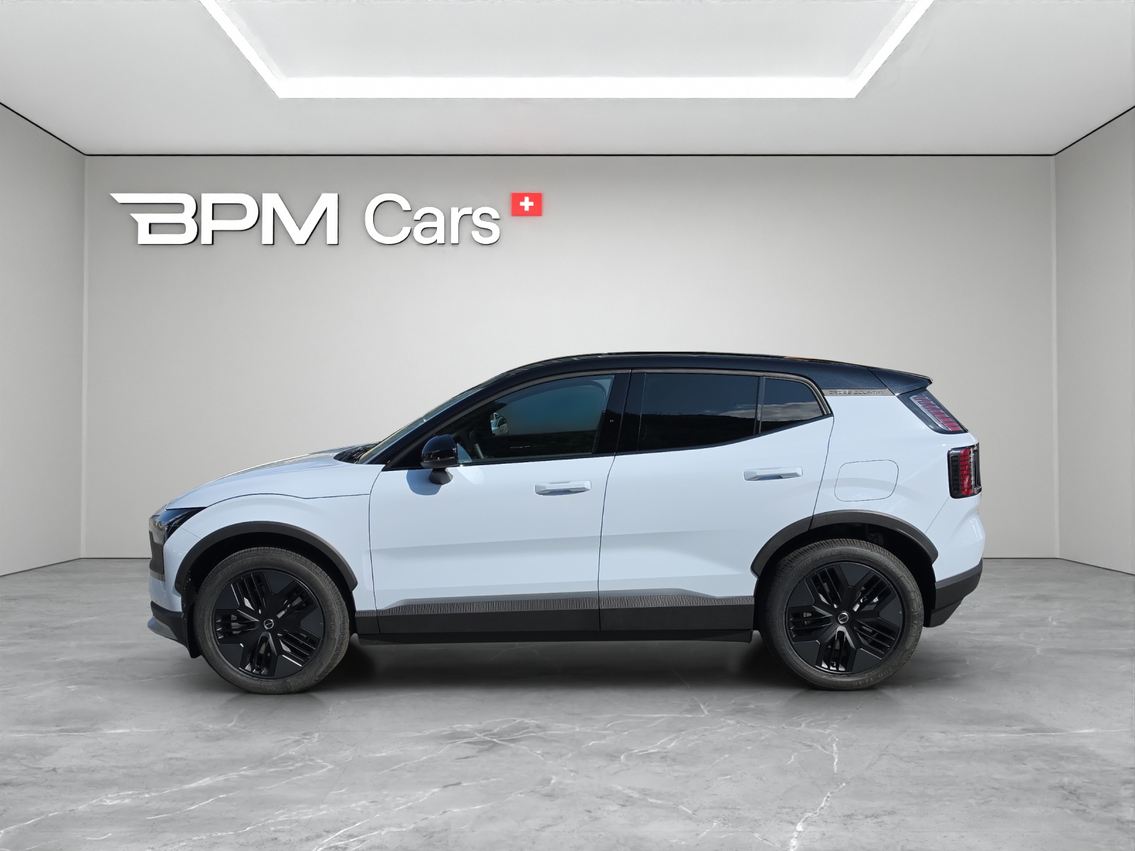 VOLVO EX30 Cross Country P8 69 kWh AWD Plus-image-1