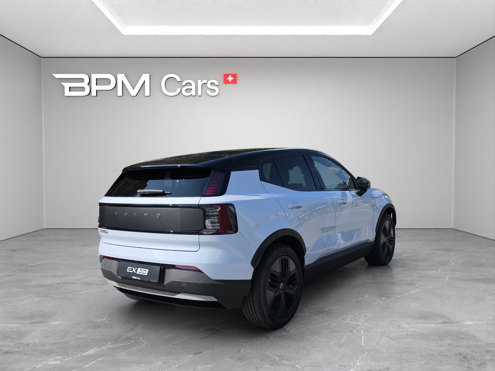 VOLVO EX30 Cross Country P8 69 kWh AWD Plus-image-4