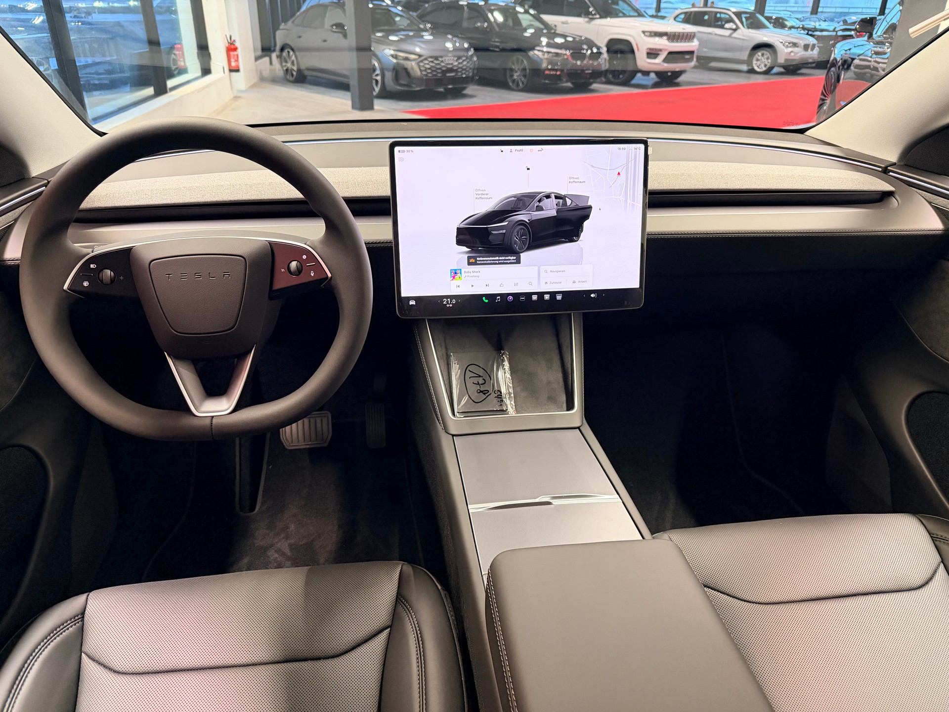 TESLA Model Y Long Range Premium AWD-image-17