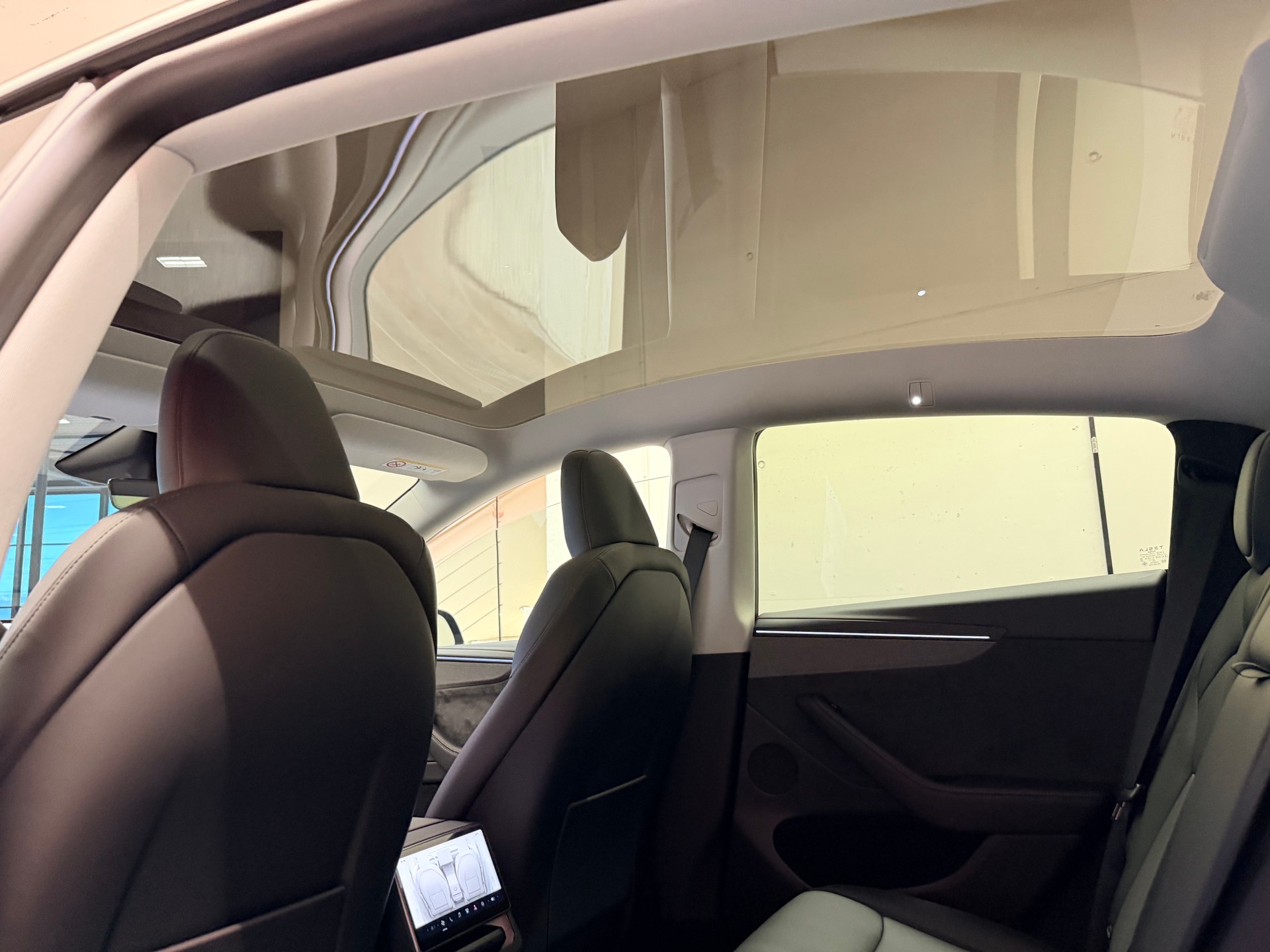 TESLA Model Y Long Range Premium AWD-image-15