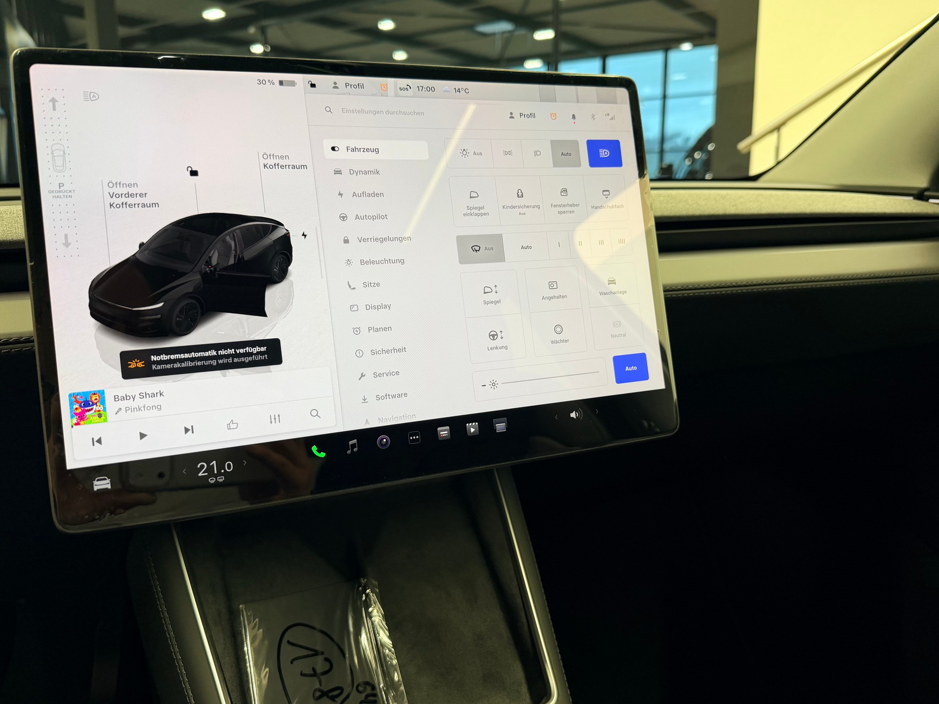 TESLA Model Y Long Range Premium AWD-image-22