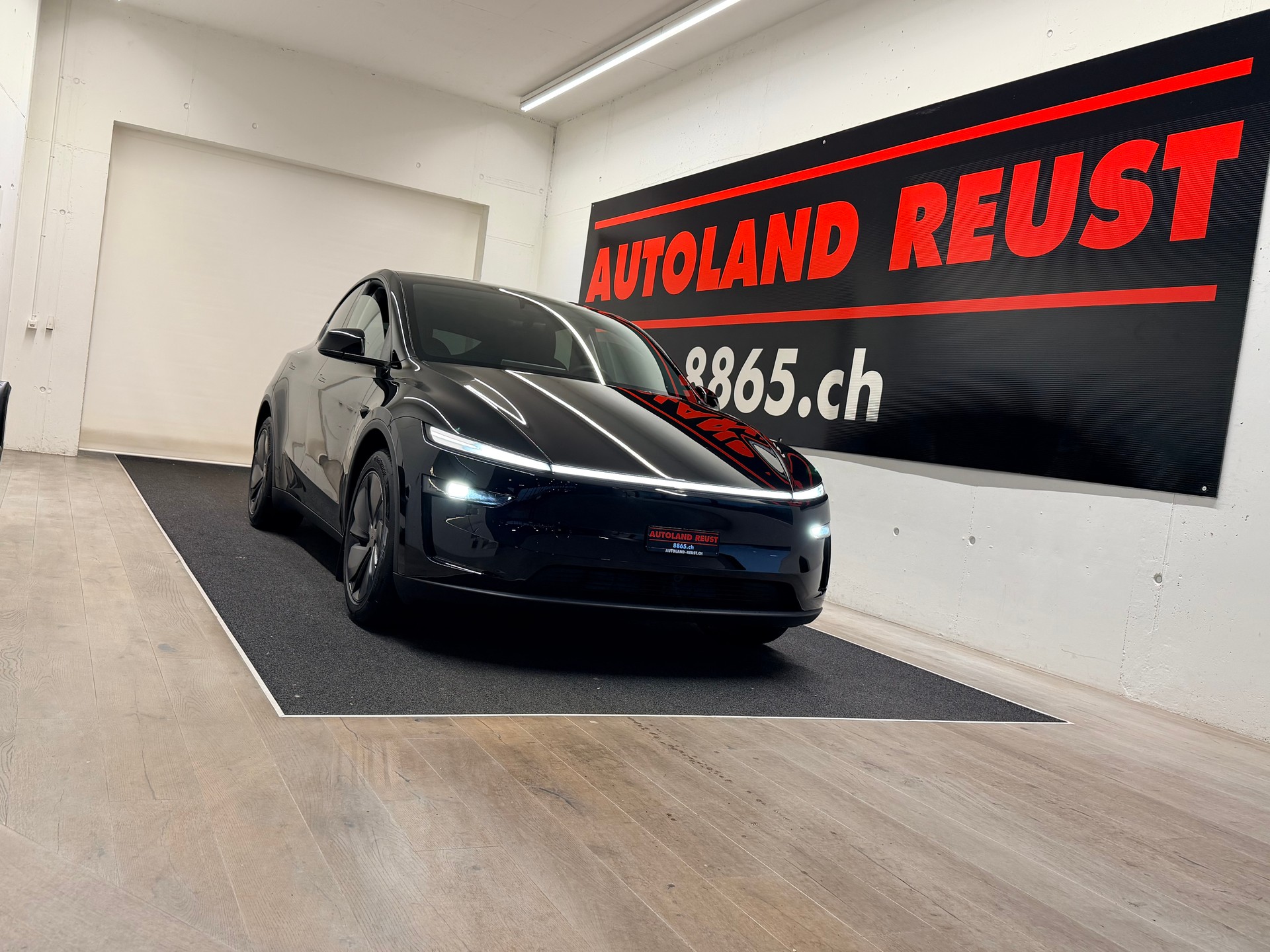 TESLA Model Y Long Range Premium AWD
