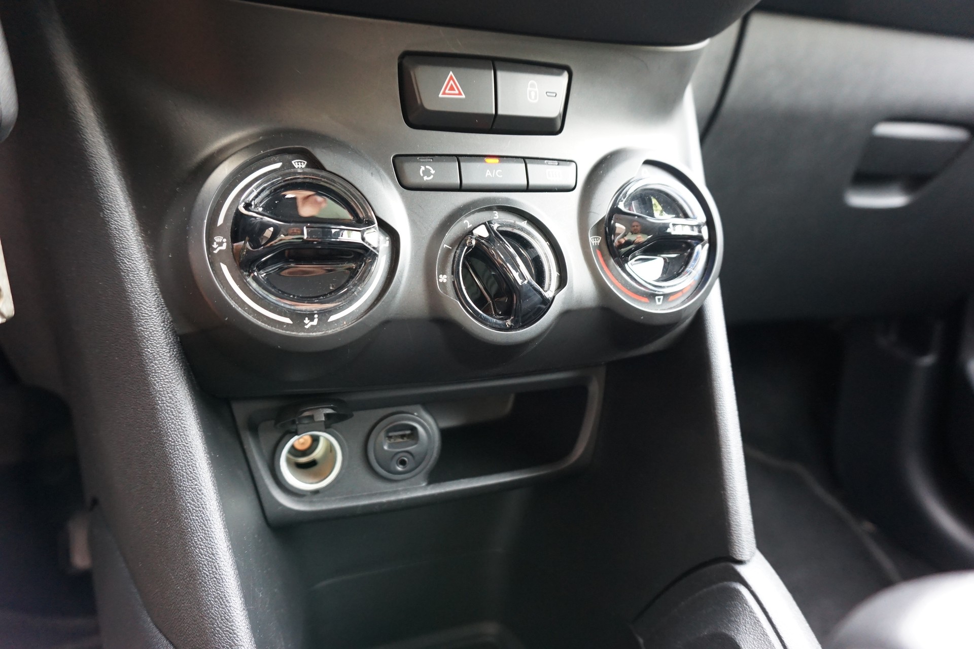 PEUGEOT 208 1.2 VTI Access-image-10
