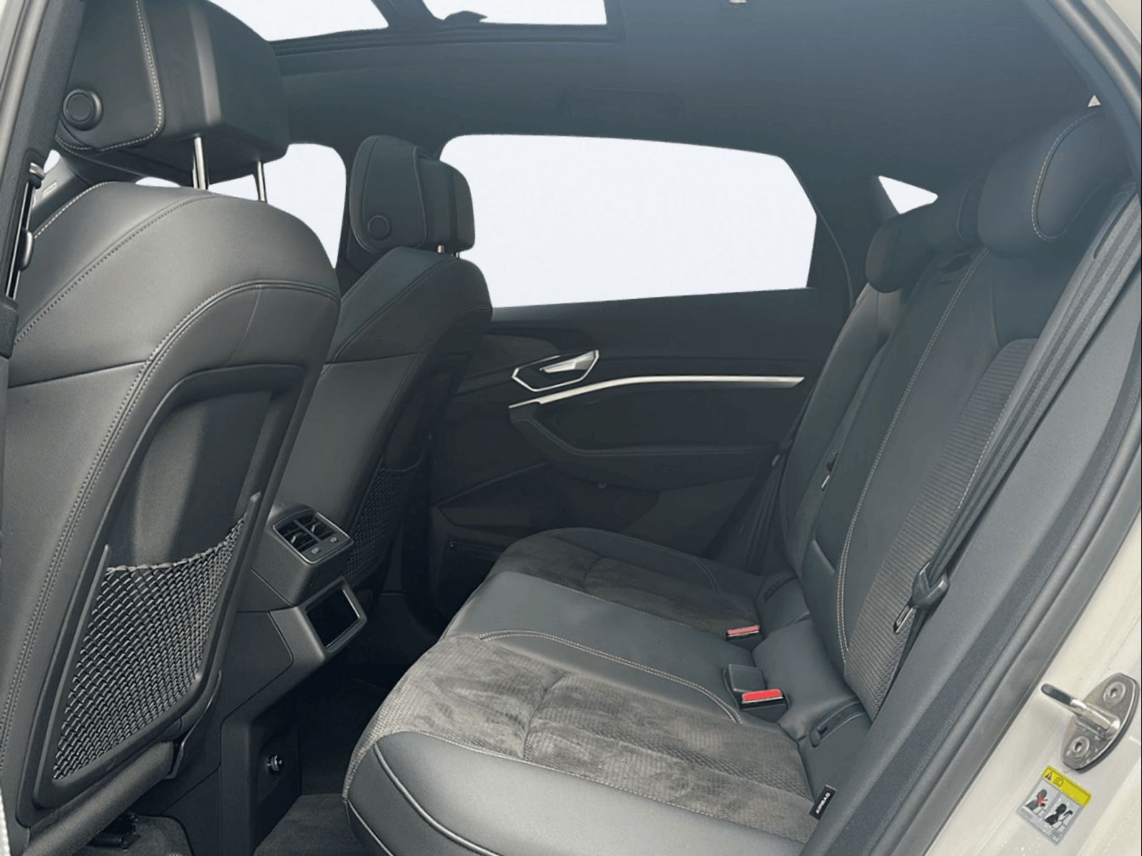 AUDI e-tron 55 Sportback Advanced quattro-image-14