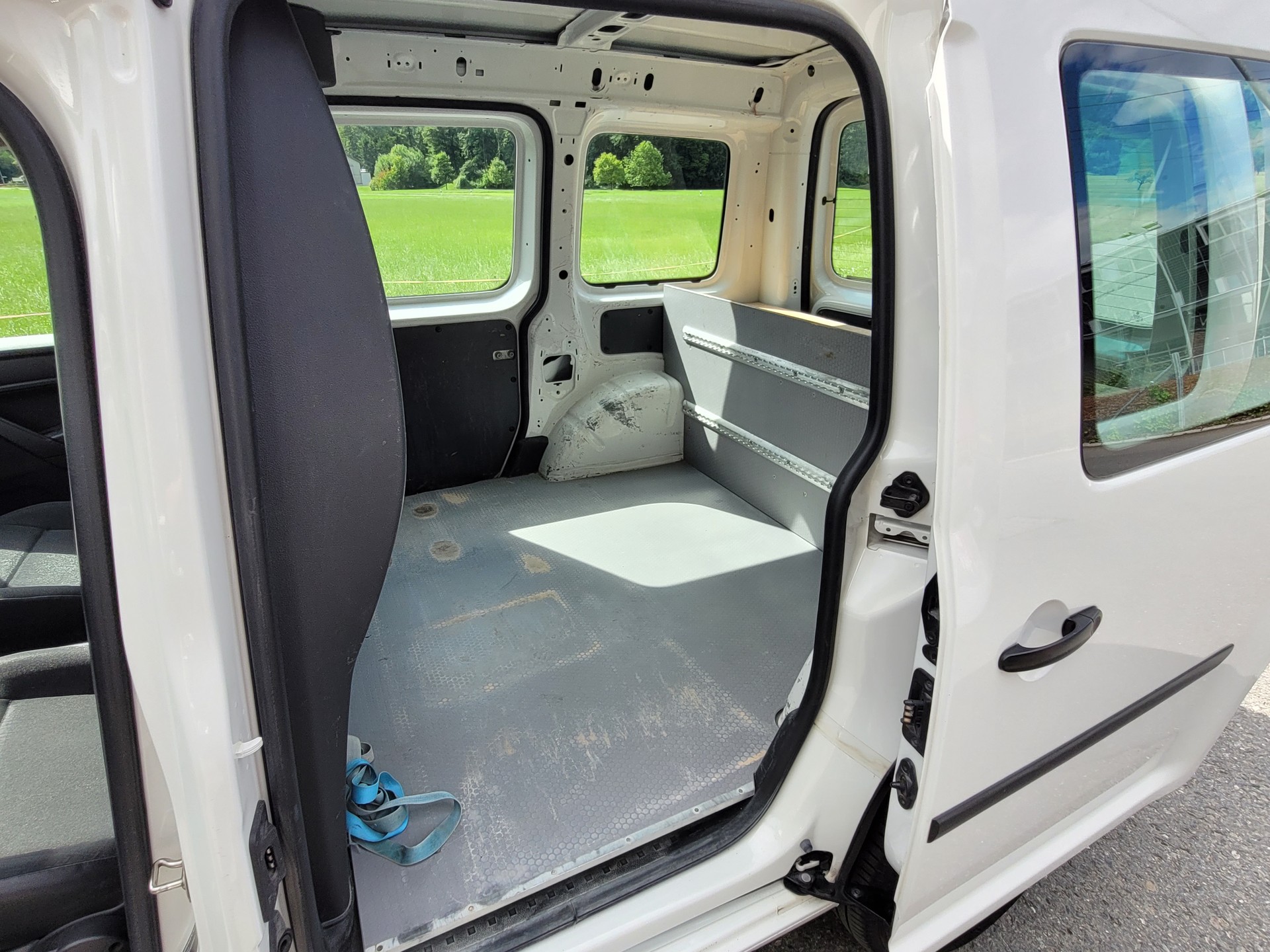 VW Caddy 2.0TDI 4Motion BlueMotion Technology *Händlerangebot*-image-9