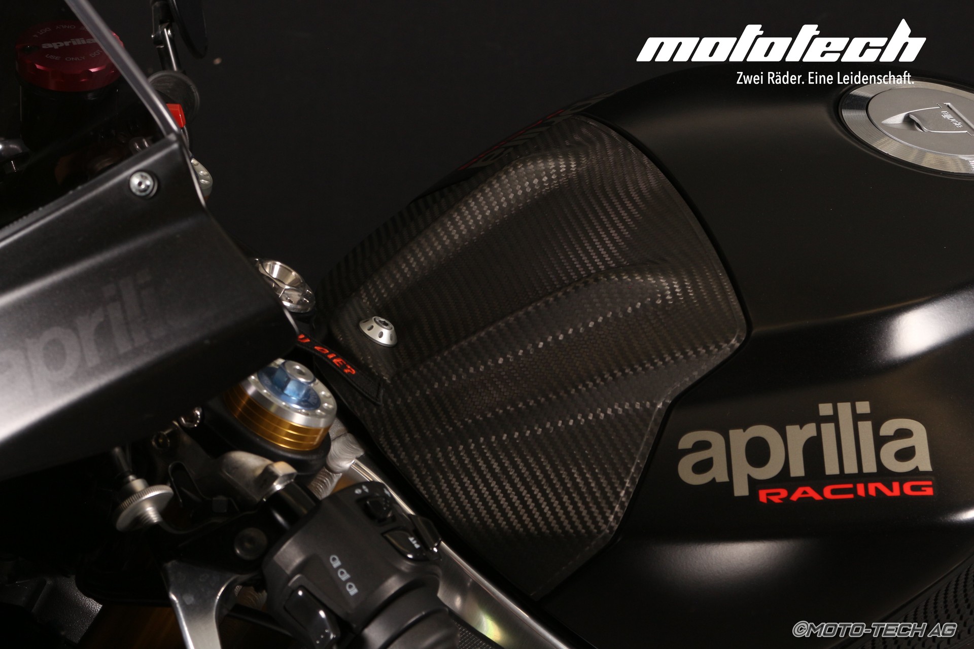 APRILIA RSV4 1100 Factory-image-6