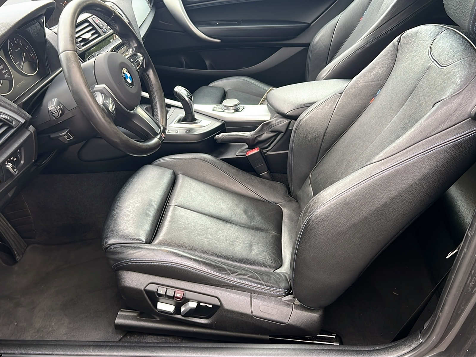 BMW M240i xDrive Steptronic-image-8