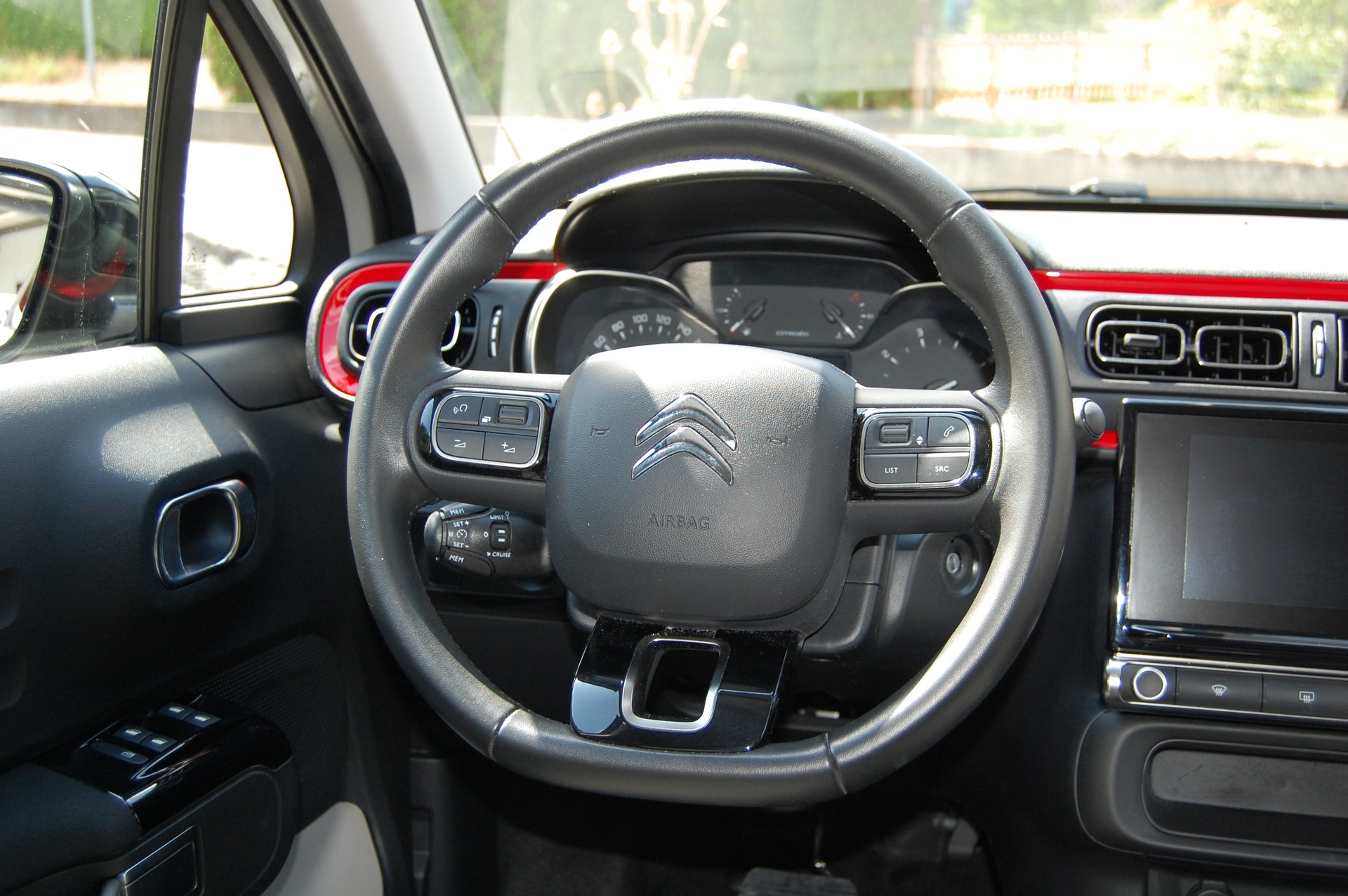 CITROEN C3 1.2i PureTech Shine EAT6-image-12