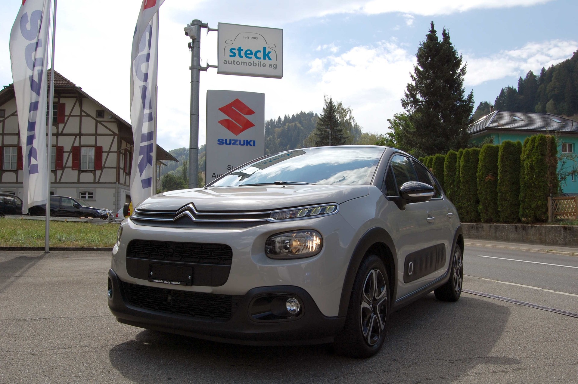 CITROEN C3 1.2i PureTech Shine EAT6-image-1