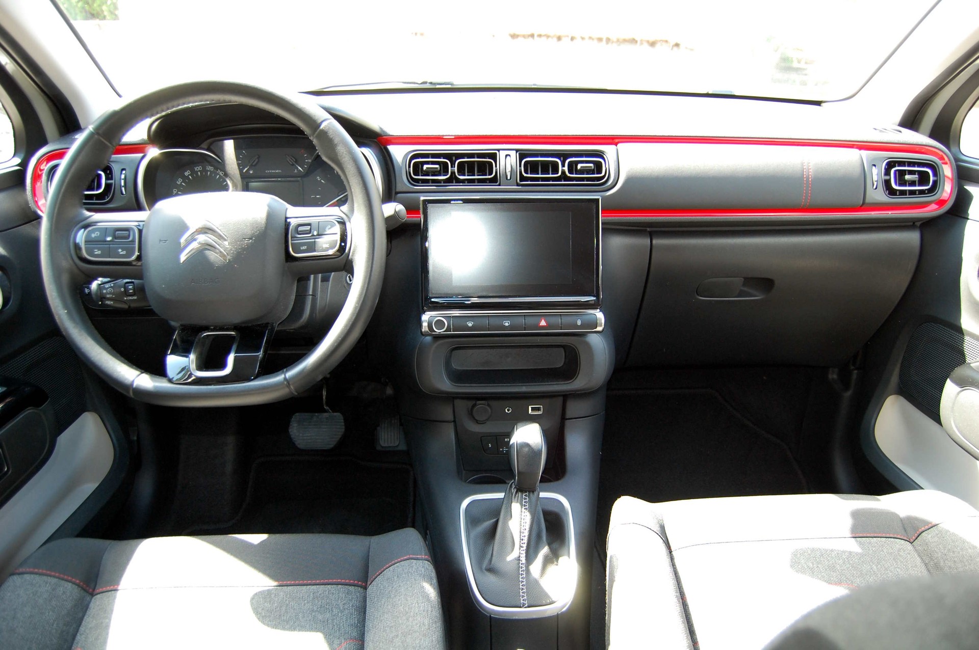 CITROEN C3 1.2i PureTech Shine EAT6-image-9