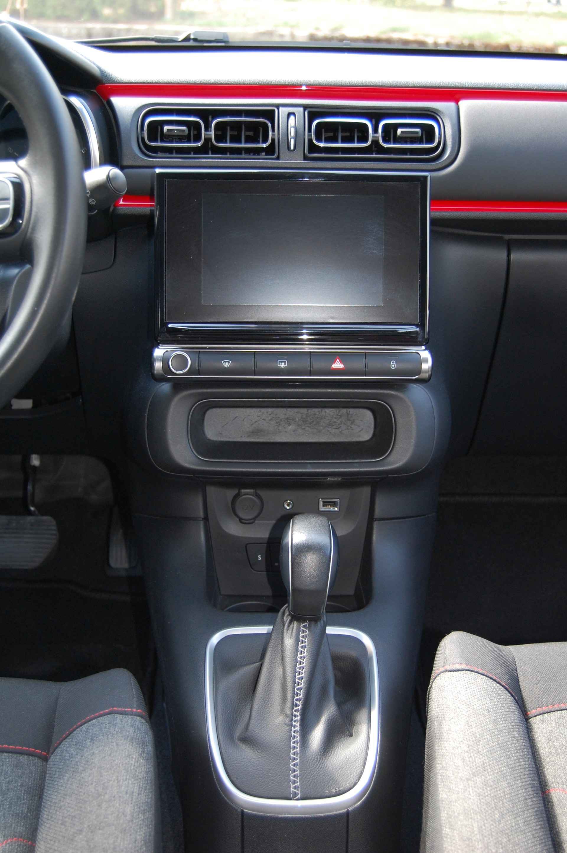 CITROEN C3 1.2i PureTech Shine EAT6-image-10