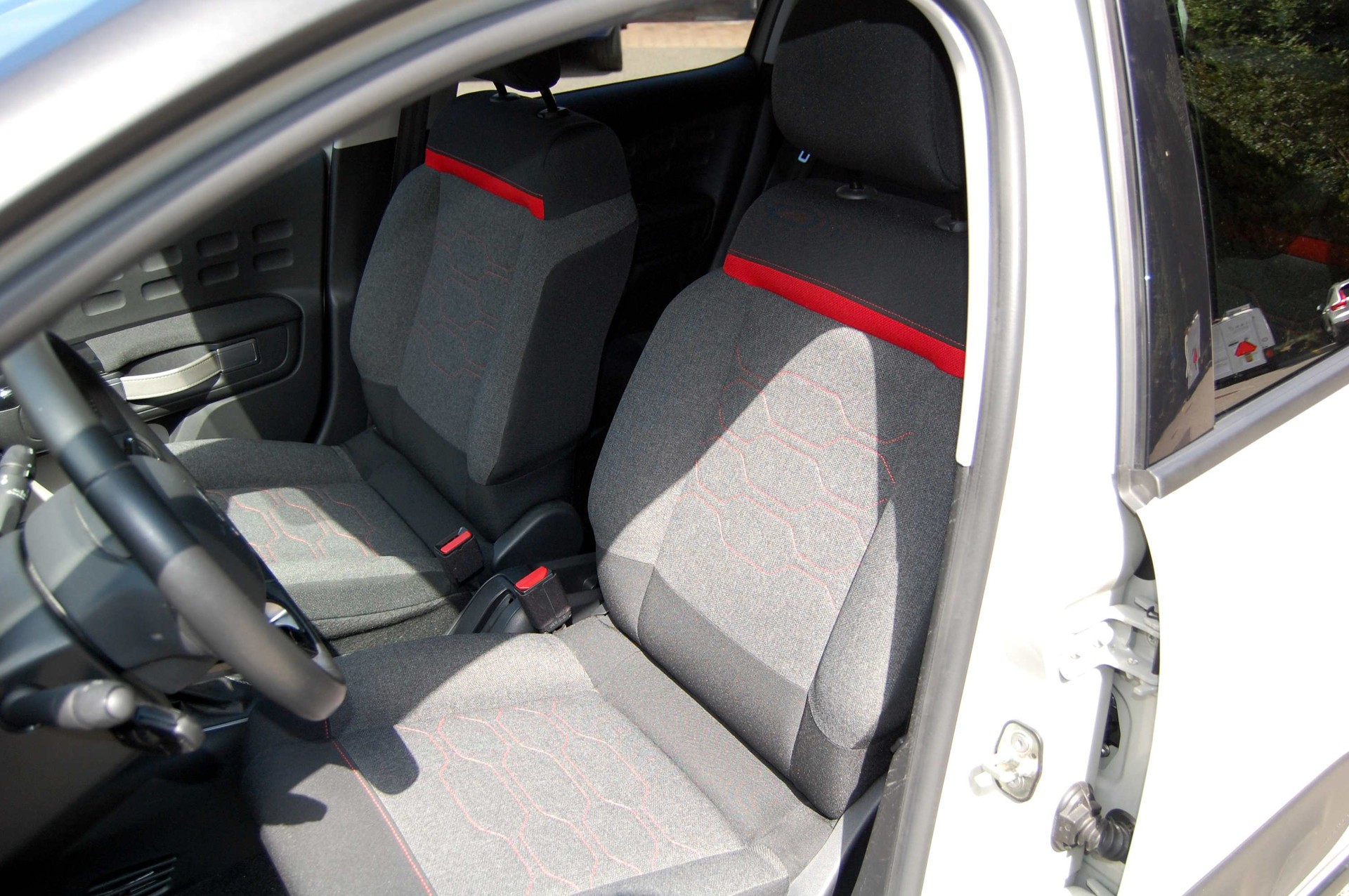CITROEN C3 1.2i PureTech Shine EAT6-image-16