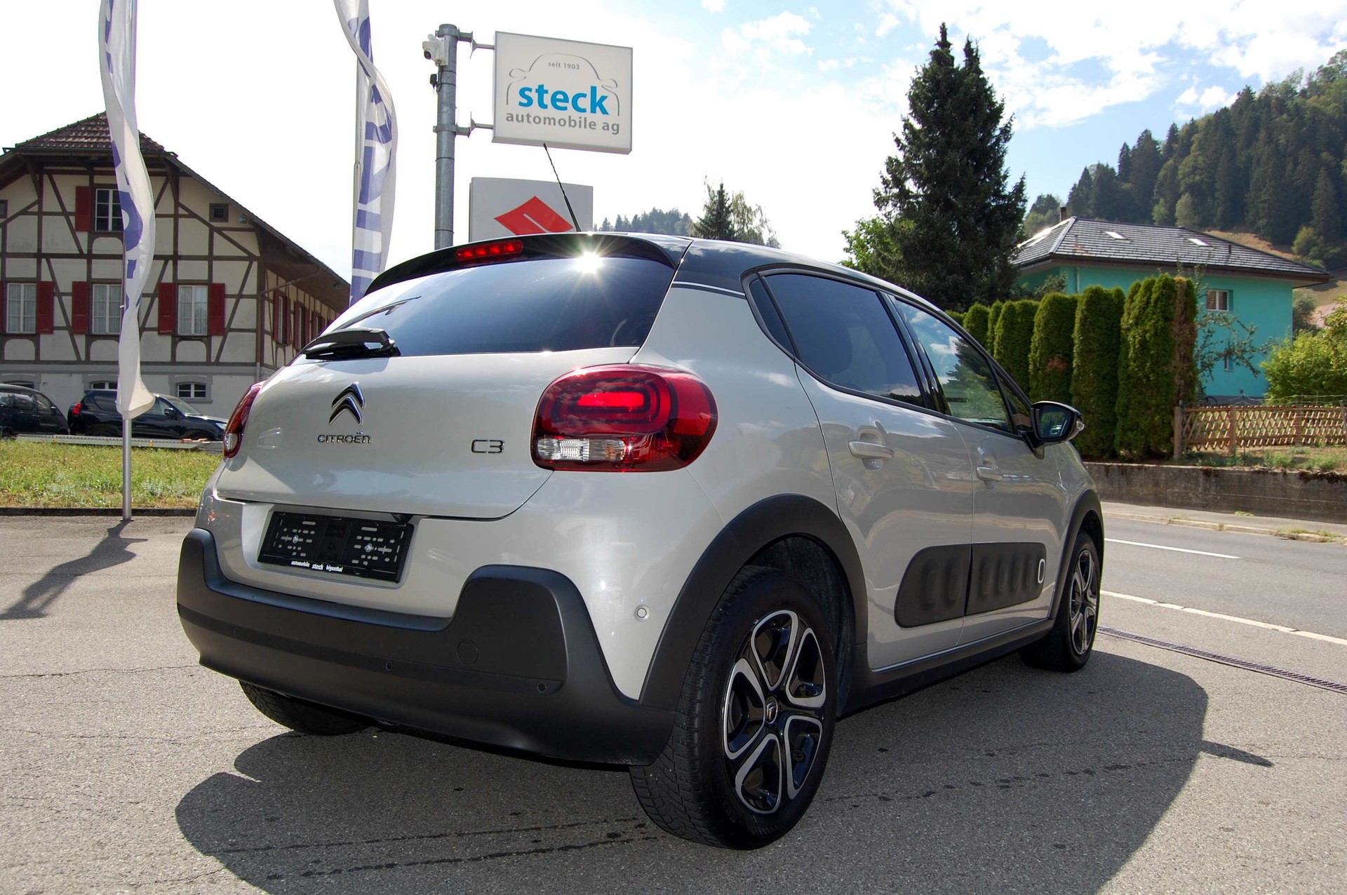 CITROEN C3 1.2i PureTech Shine EAT6-image-4