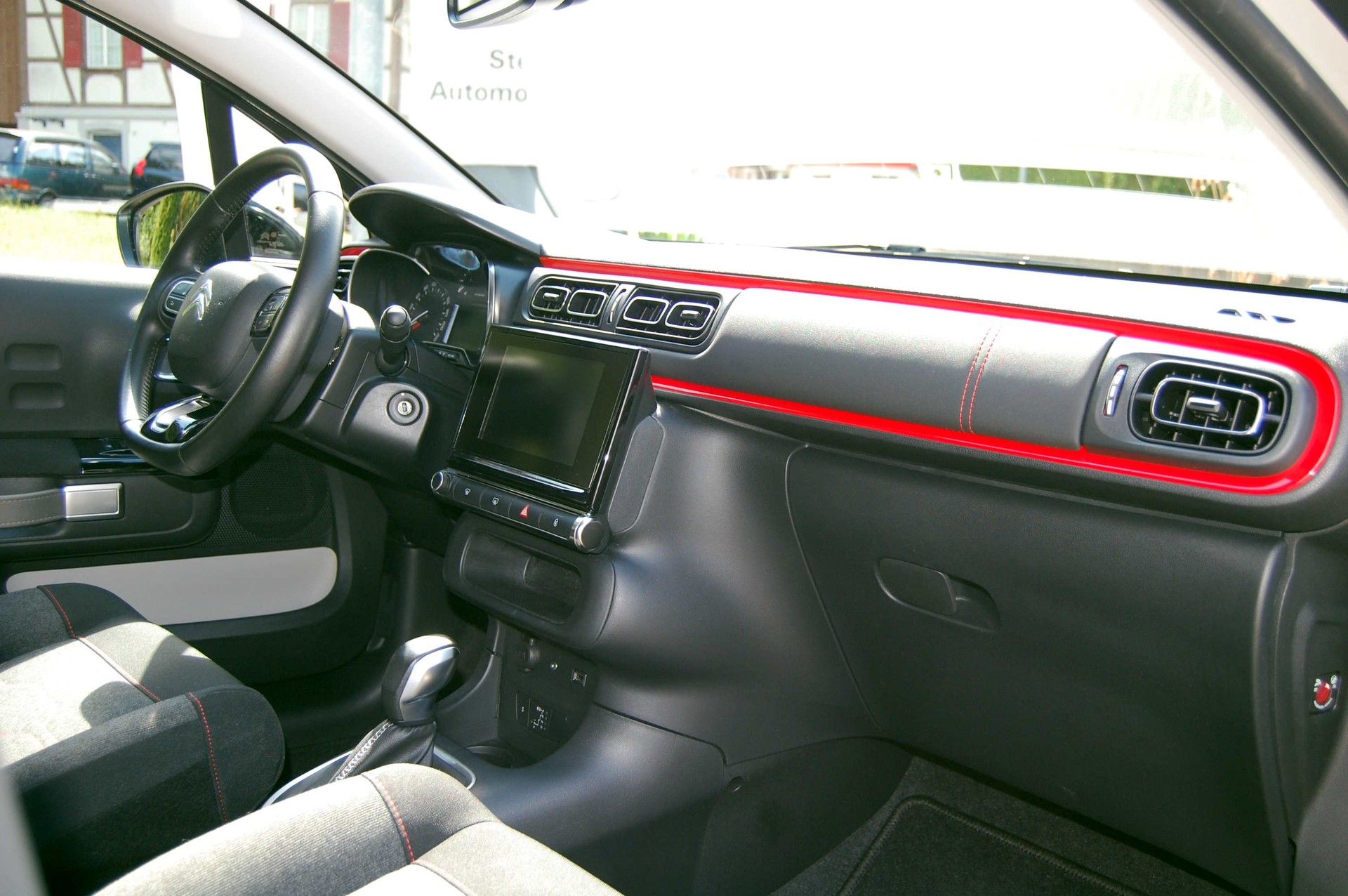 CITROEN C3 1.2i PureTech Shine EAT6-image-14