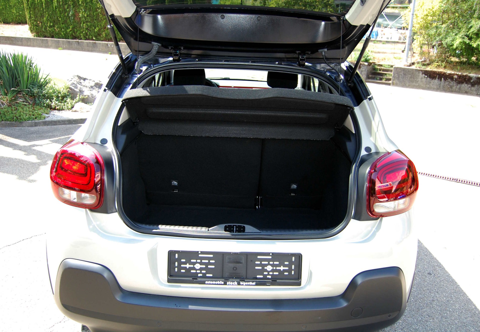 CITROEN C3 1.2i PureTech Shine EAT6-image-8