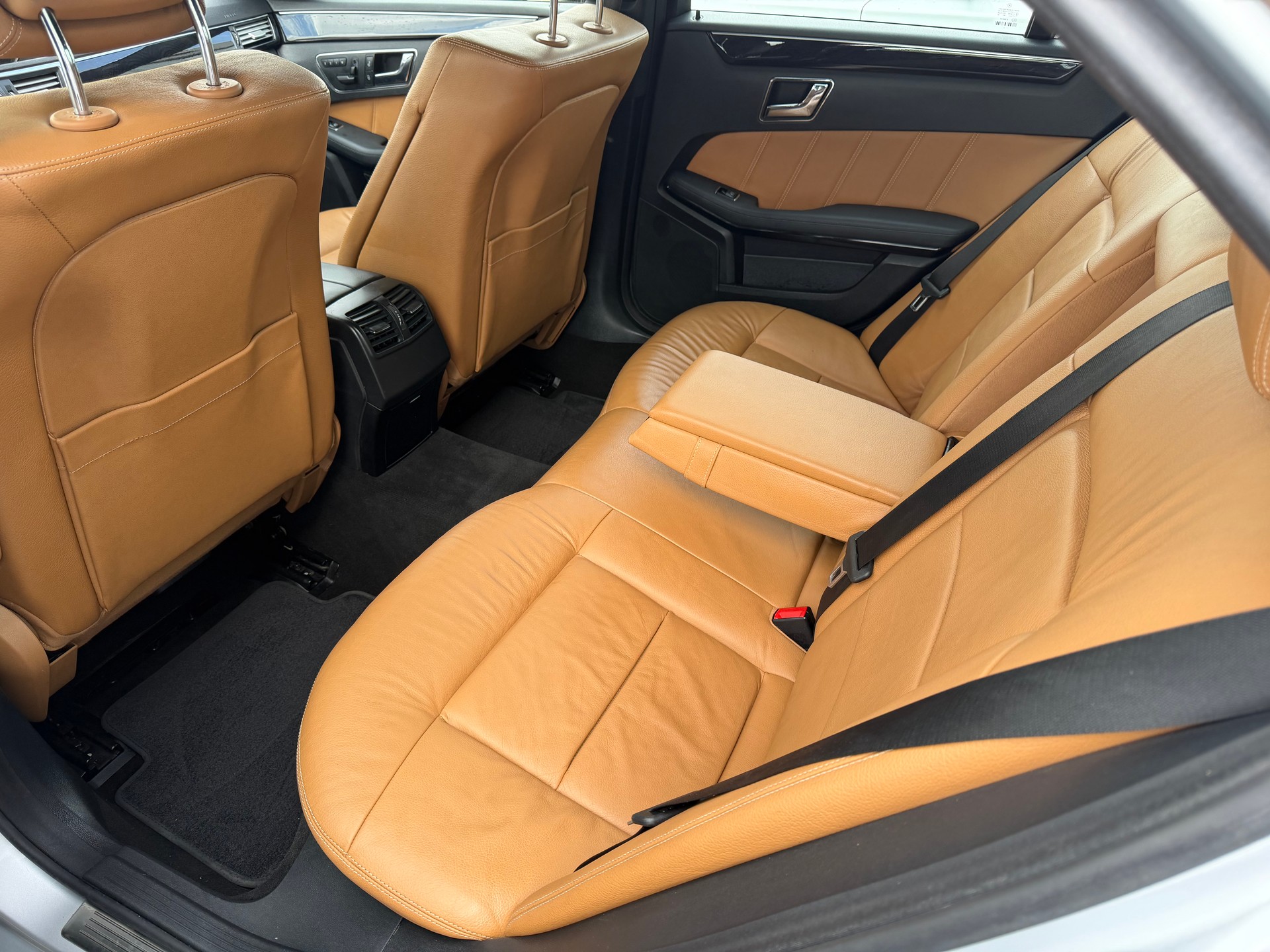 MERCEDES-BENZ E 350 CGI BlueEfficiency Avantgarde 7G-Tronic-image-10