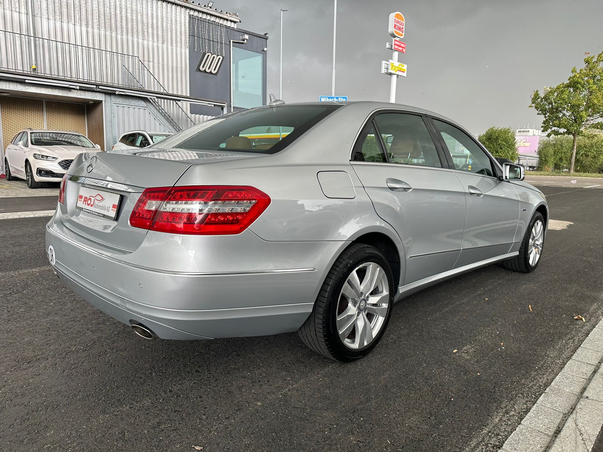 MERCEDES-BENZ E 350 CGI BlueEfficiency Avantgarde 7G-Tronic-image-6