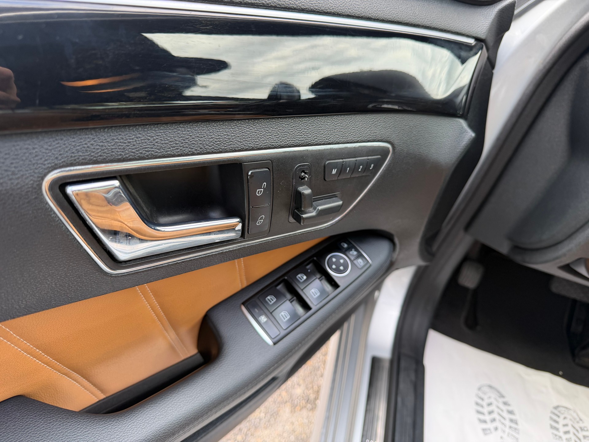 MERCEDES-BENZ E 350 CGI BlueEfficiency Avantgarde 7G-Tronic-image-9