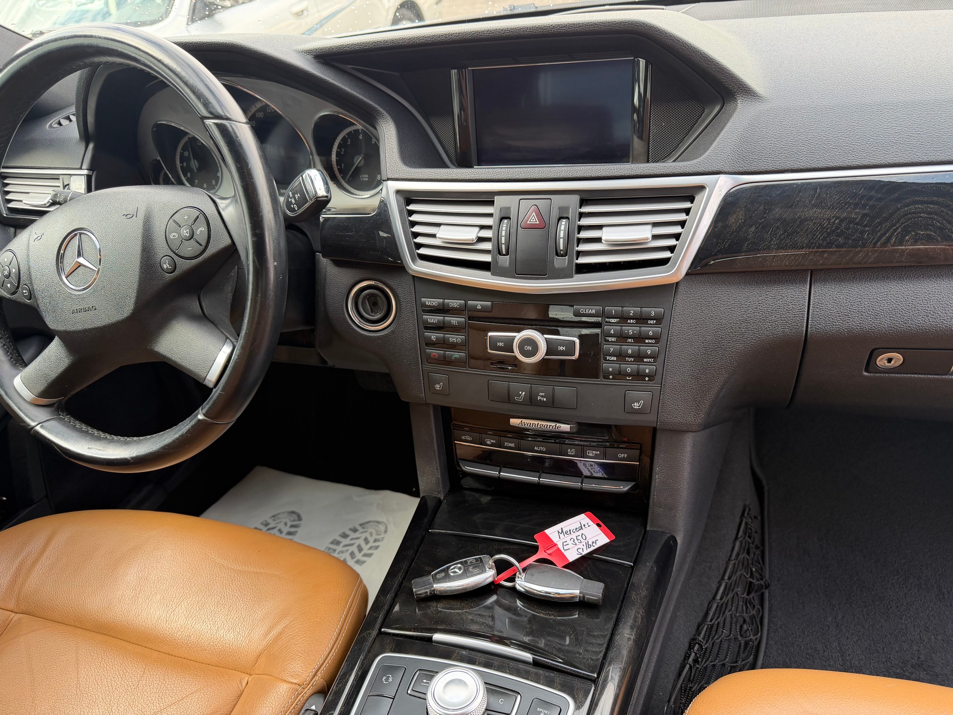 MERCEDES-BENZ E 350 CGI BlueEfficiency Avantgarde 7G-Tronic-image-16