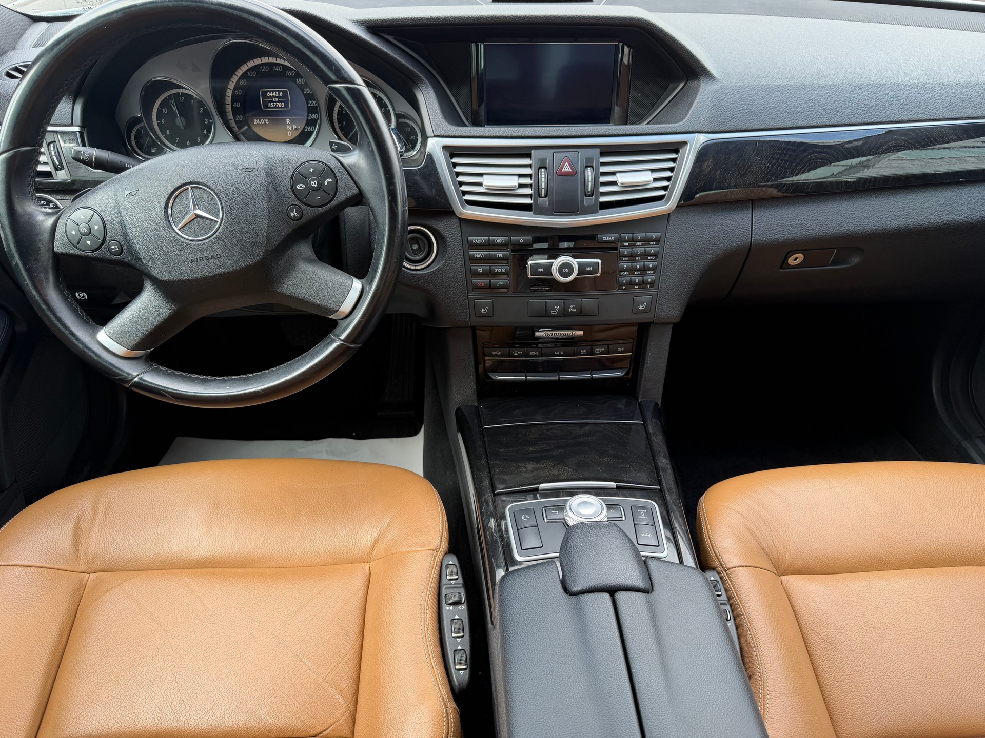 MERCEDES-BENZ E 350 CGI BlueEfficiency Avantgarde 7G-Tronic-image-11