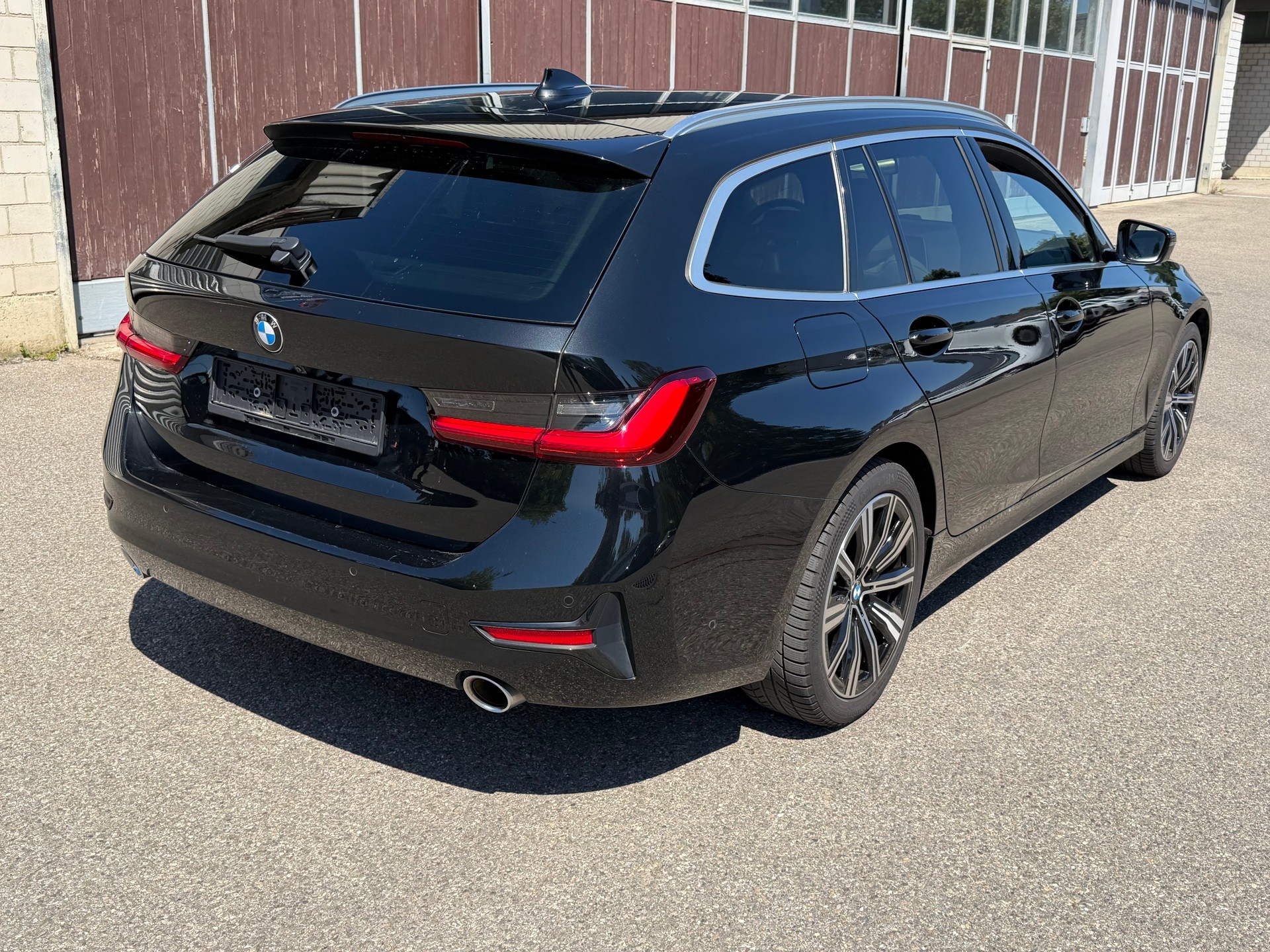 BMW 320d xDrive 48V Touring Sport Line Steptronic-image-4