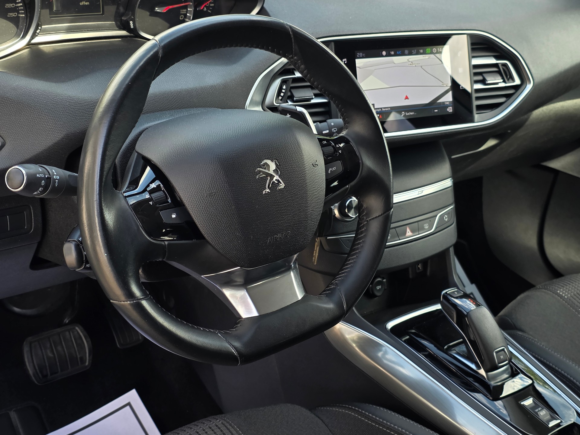 PEUGEOT 308 SW 1.5 BlueHDI Allure EAT8 * CH-Fahrzeug * Frisch ab MFK * 8-Fach *-image-8